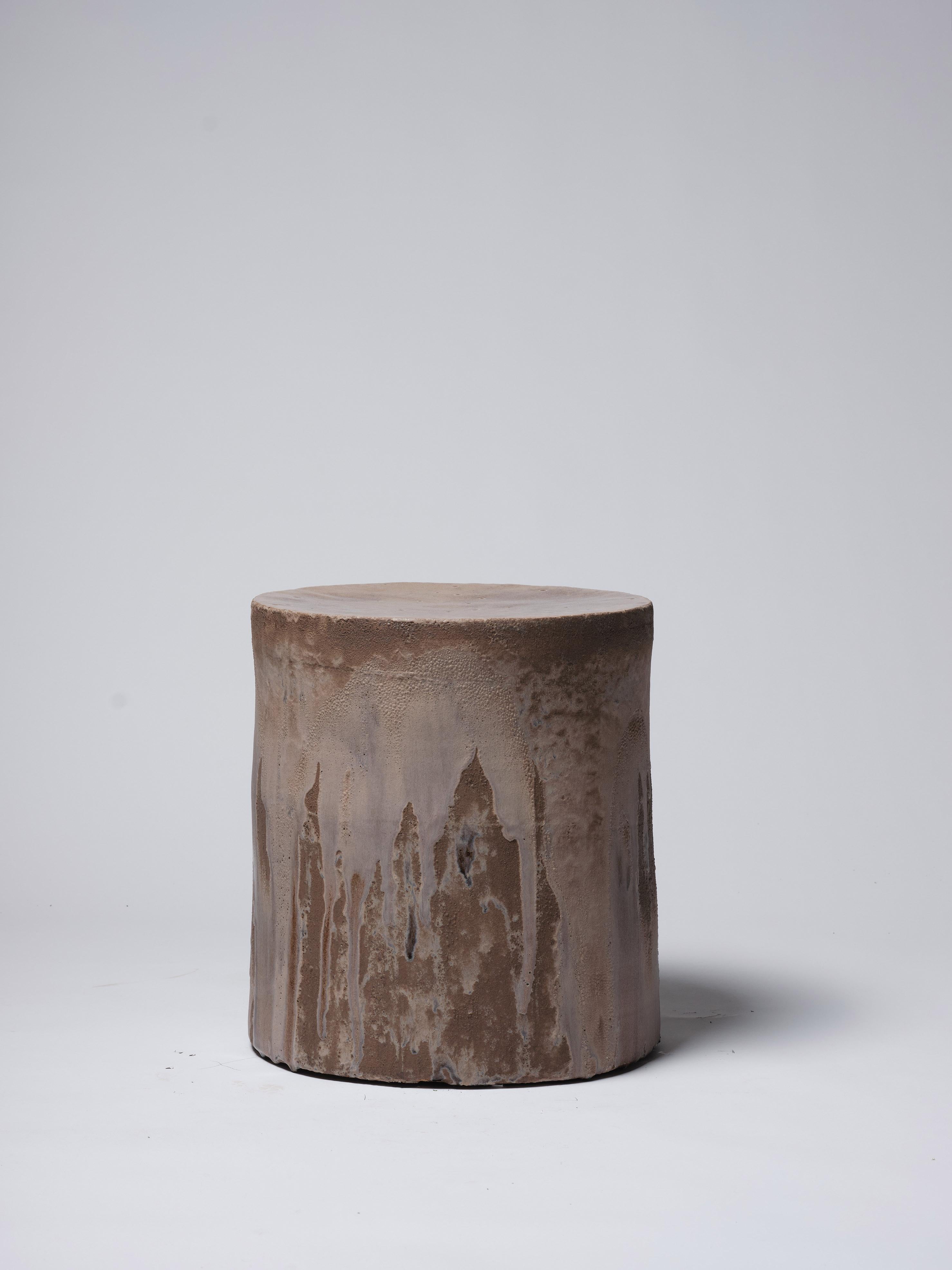 Spagnolo Tavolino contemporaneo in ceramica Stool Brown Iron Glazed Stoneware in vendita