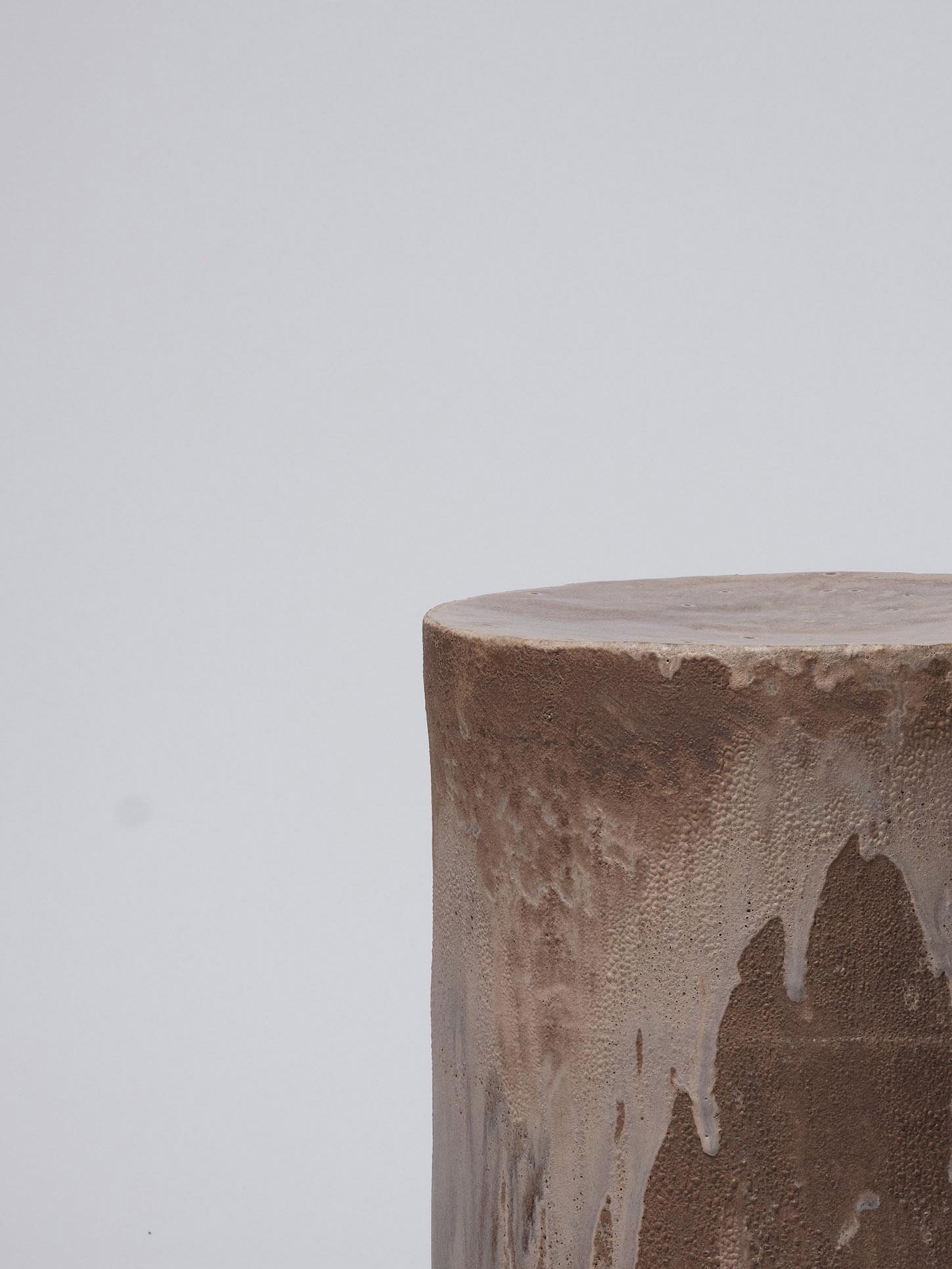 XXI secolo e contemporaneo Tavolino contemporaneo in ceramica Stool Brown Iron Glazed Stoneware in vendita
