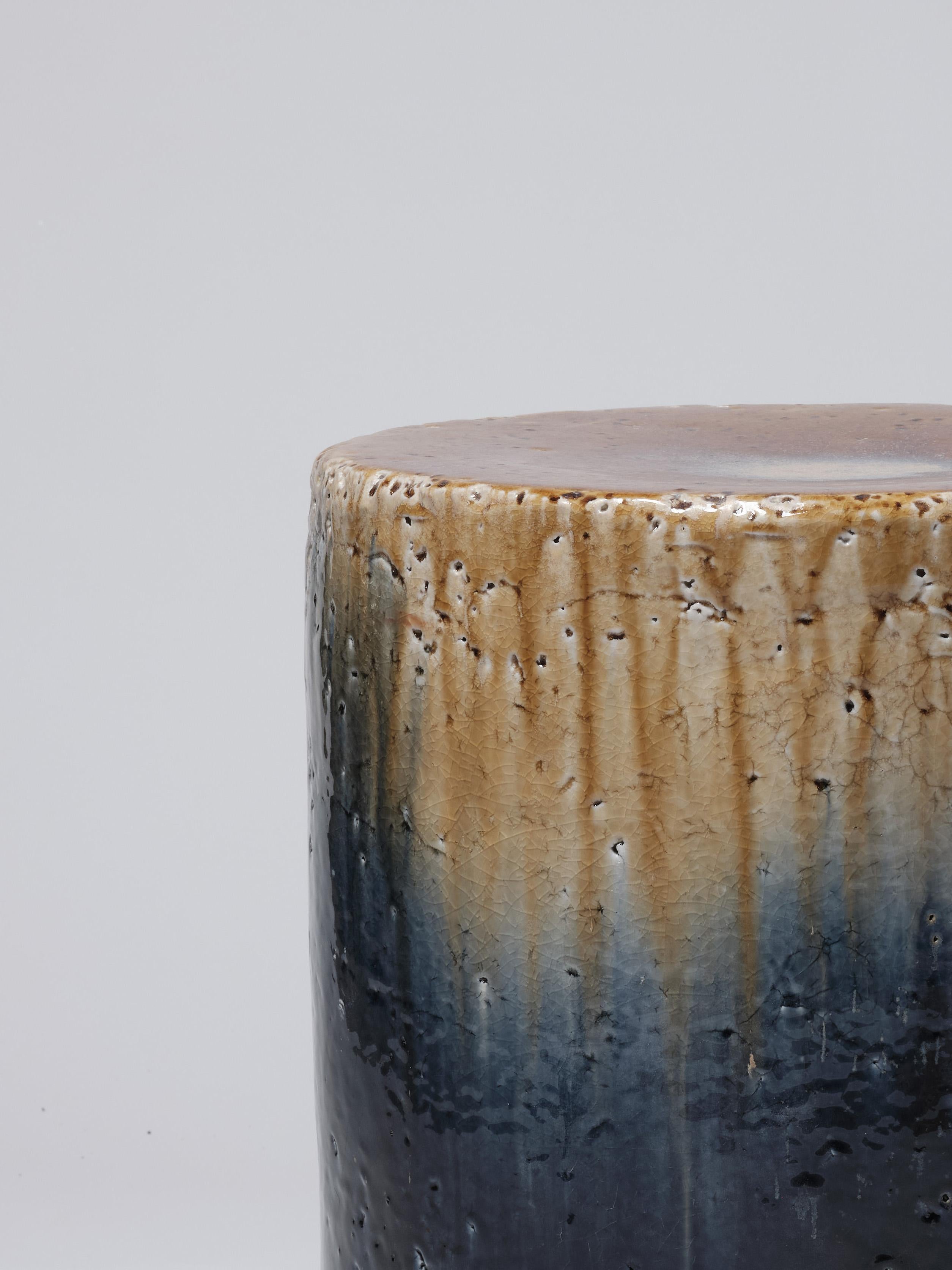 Contemporary Ceramic Beistelltisch Hocker  Kobalt glasiertes Steingut (Keramik)