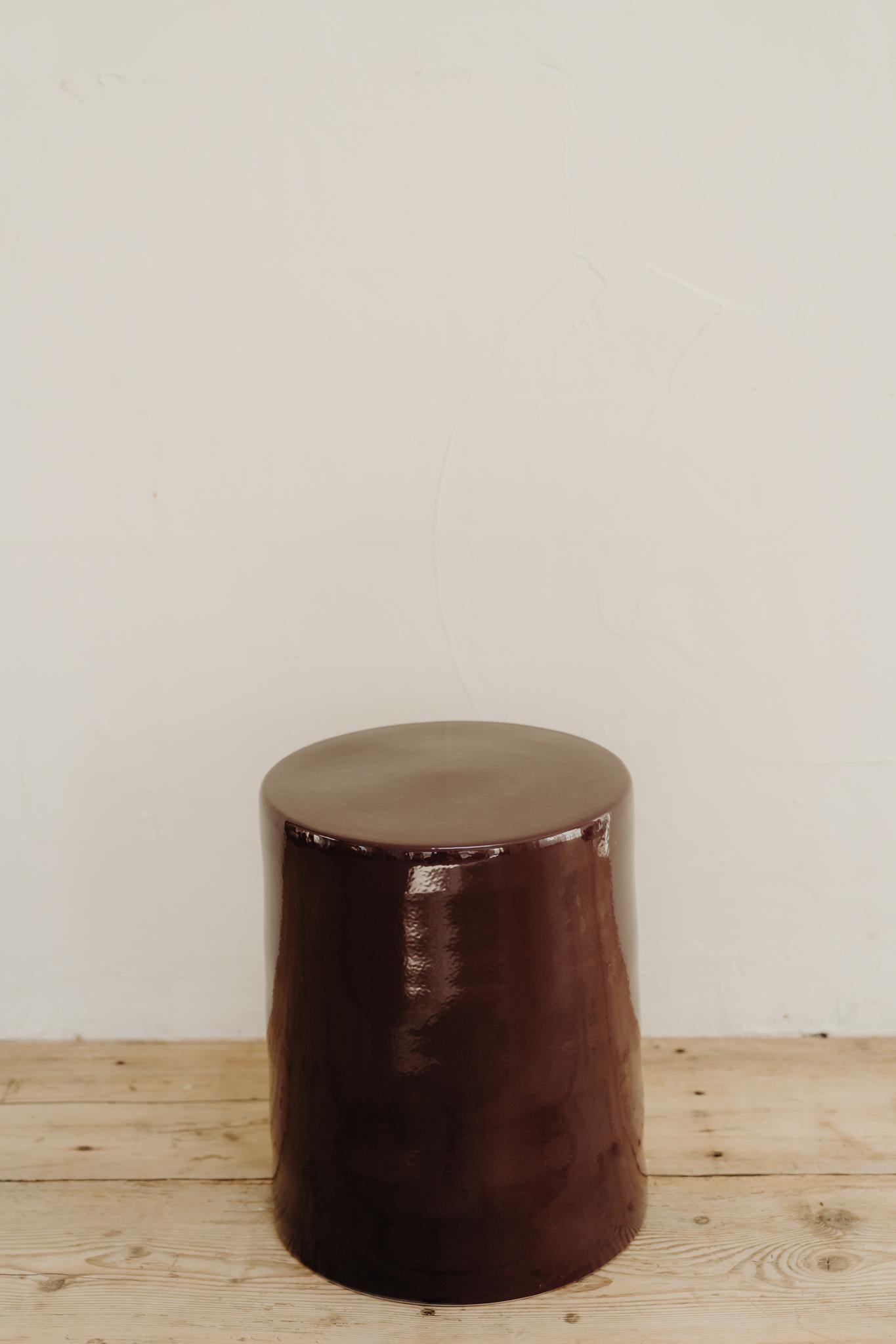 Contemporary Keramik-Beistelltische/-Hocker (Glasiert) im Angebot