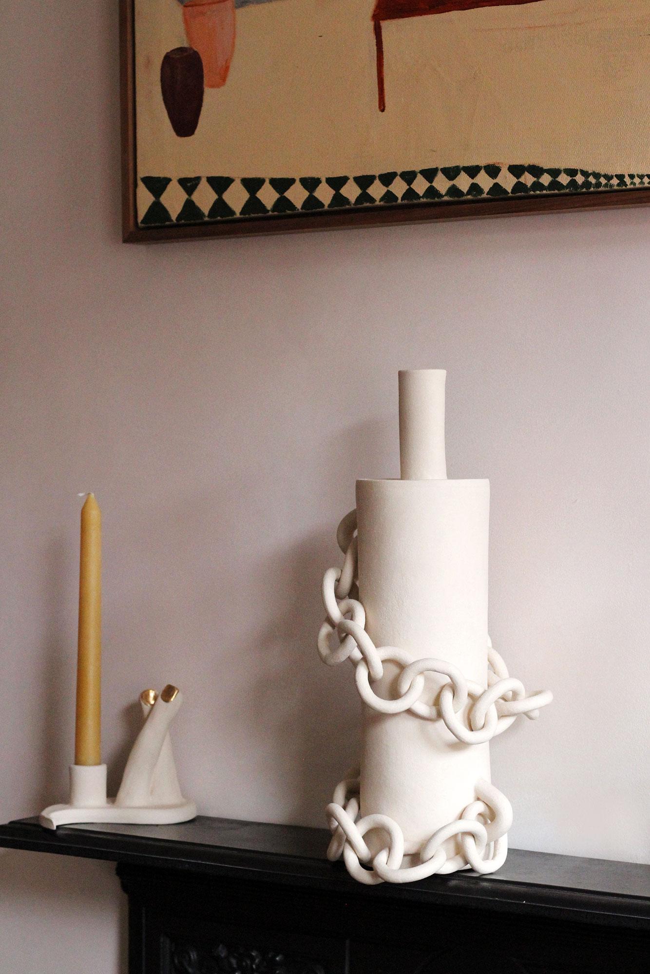 Sculpture contemporaine en céramique avec chaîne en spirale, faite à la main, 