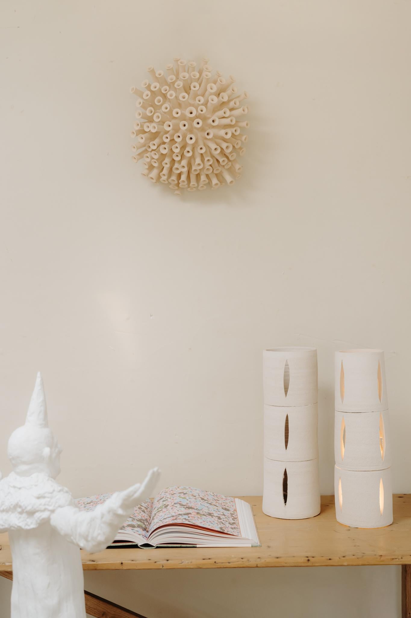 superbe design pour ces lampes de table, belle diffusion chaleureuse de la lumière ...