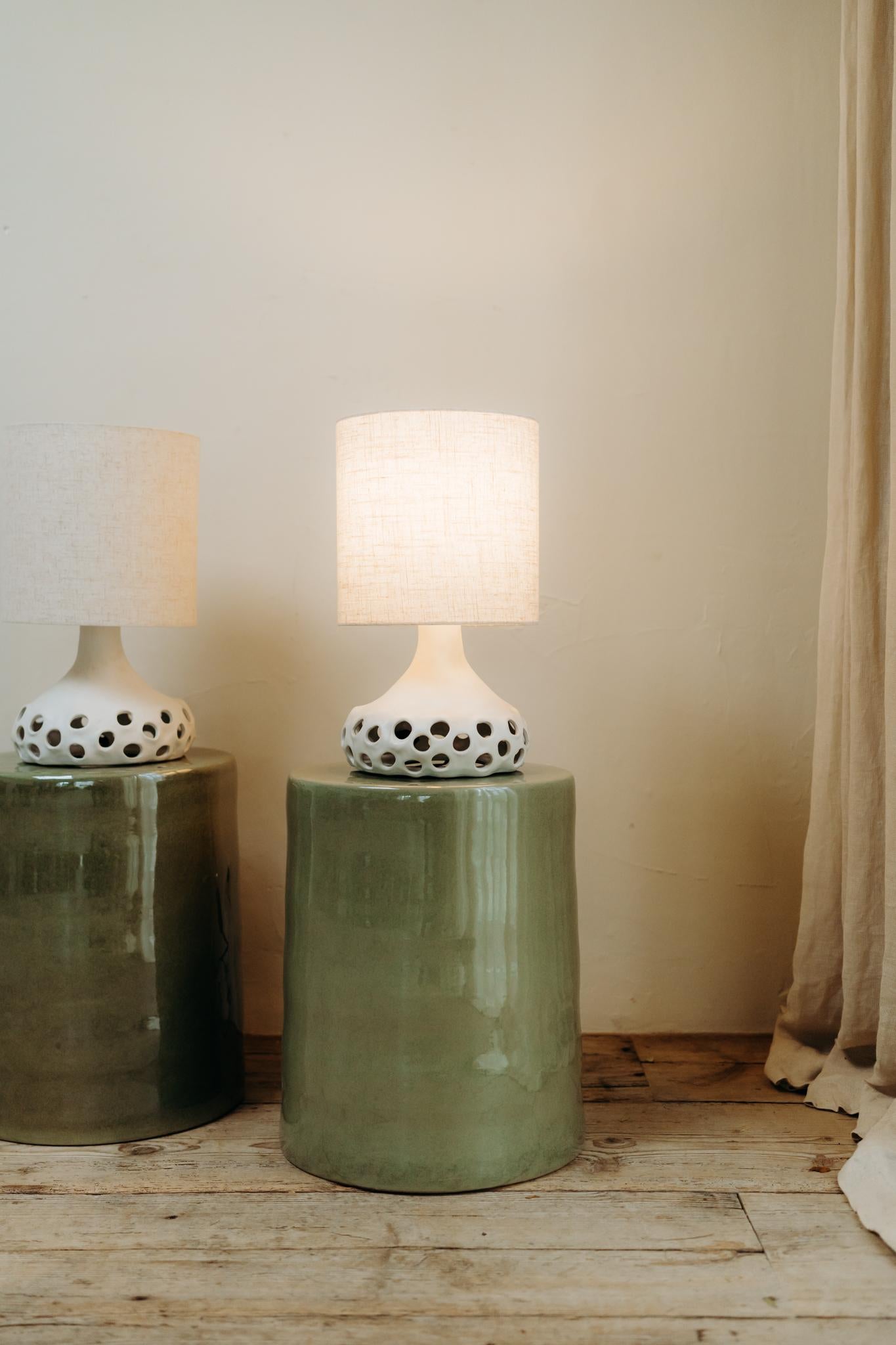 Contemporary Keramik-Tische/-Hocker im Angebot 5