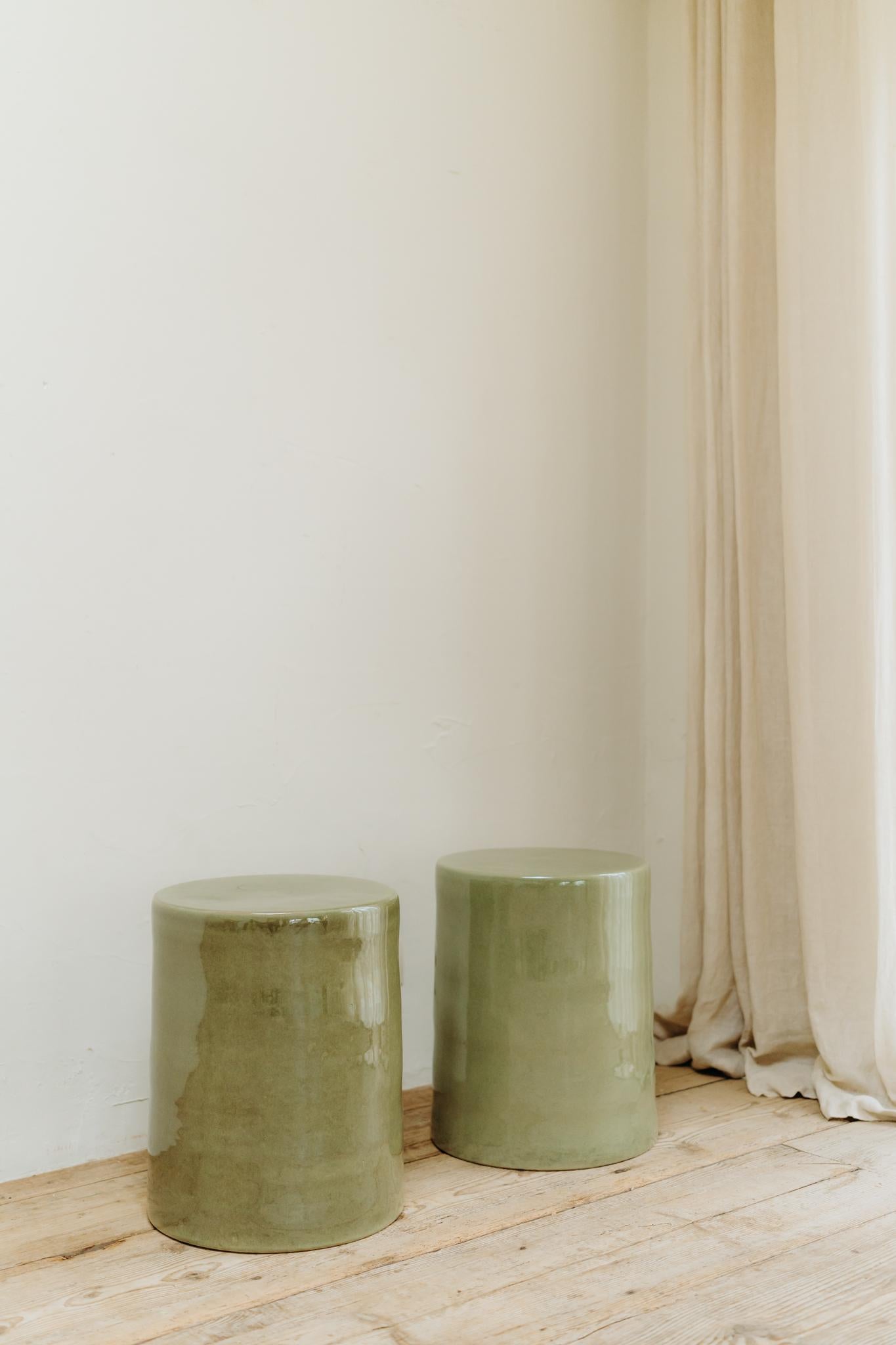 Contemporary Keramik-Tische/-Hocker im Angebot 6