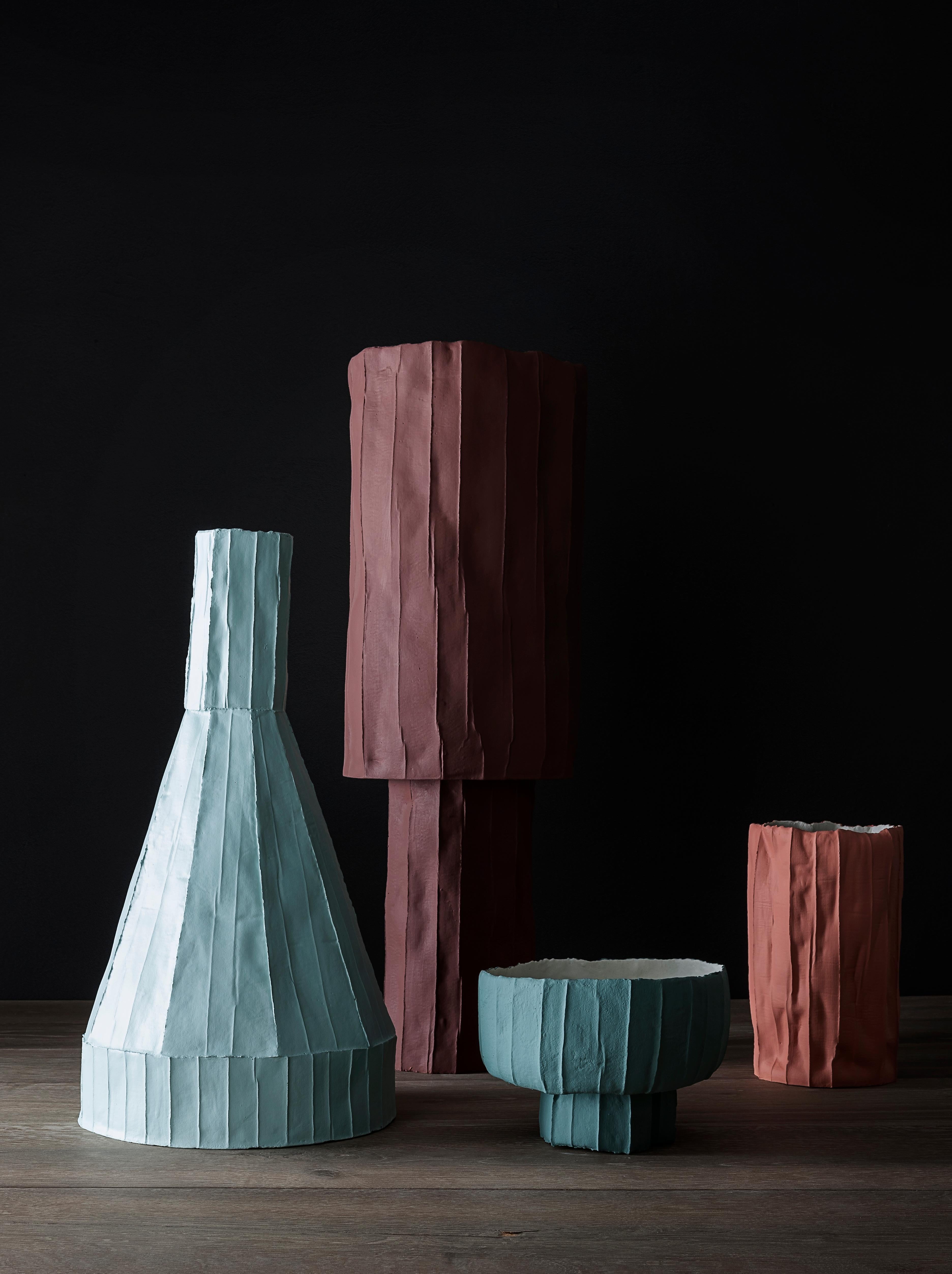 Moderne Grand vase Ninfea en céramique contemporain texturé rouge Corteccia en vente