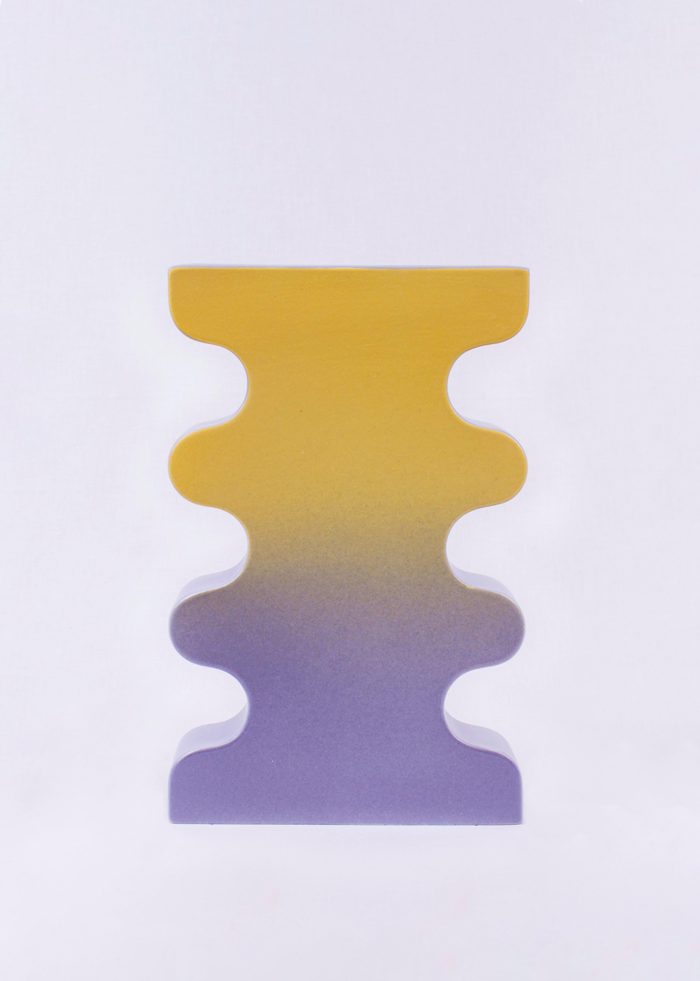 Contemporary Keramik-Vase 'Barva 4', Gelb + Lila (21. Jahrhundert und zeitgenössisch) im Angebot