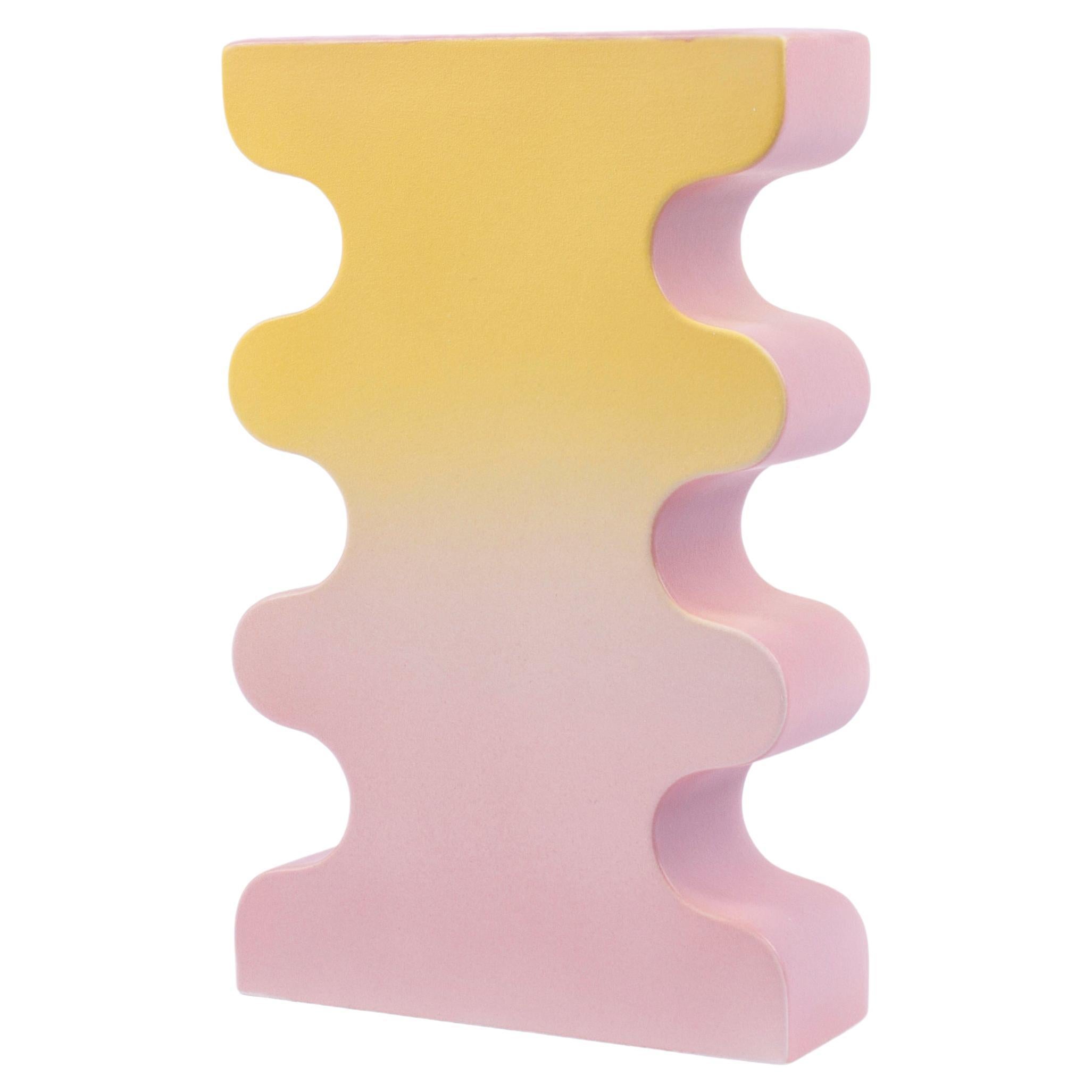 Vase contemporain en céramique 'Barva 4', jaune et rose en vente