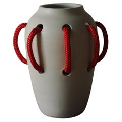 Jarrón de Cerámica Contemporánea hecho a mano en Ibiza, España " Dama Roja n.2"