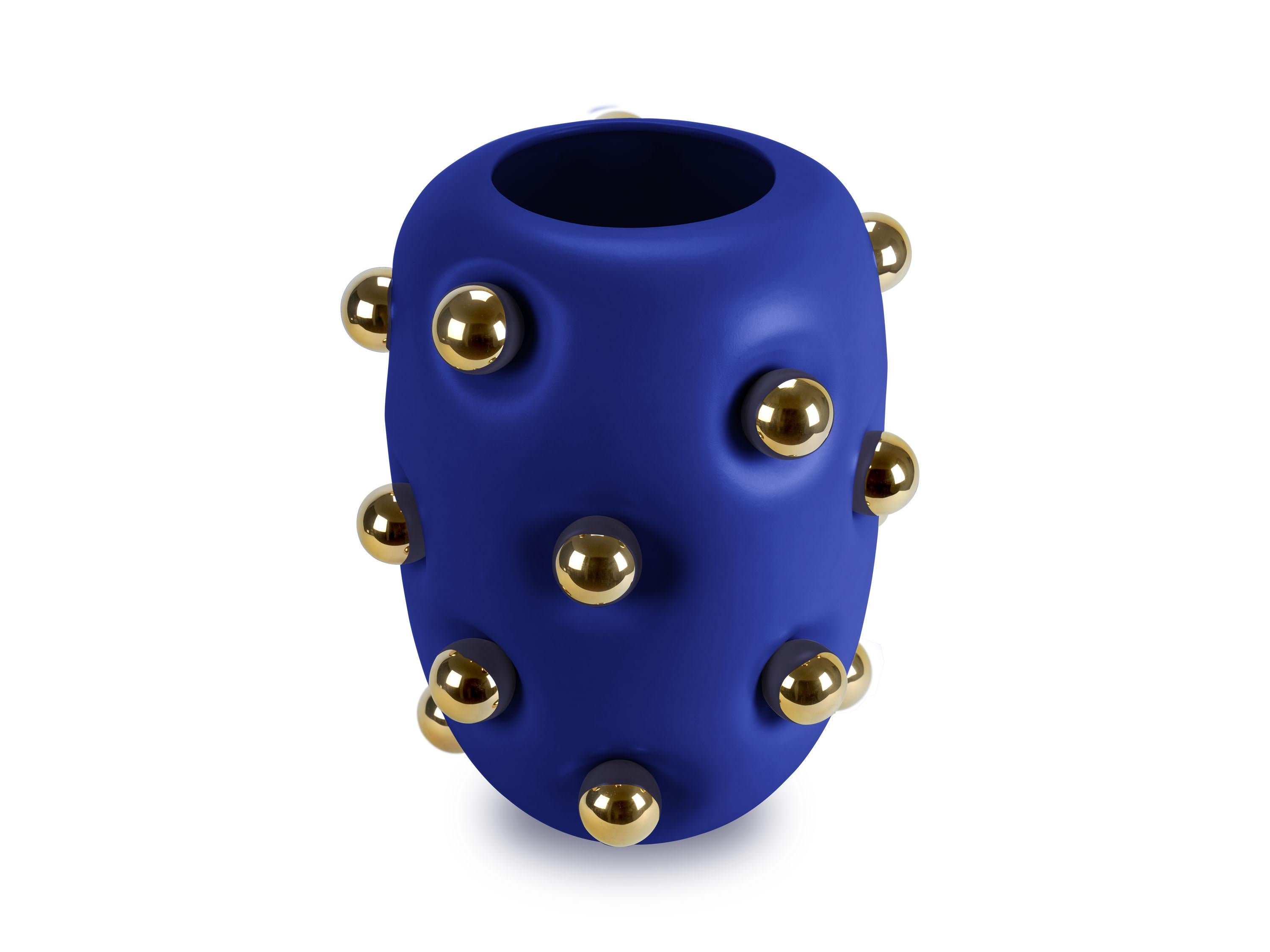 Moderno Vaso contemporaneo in ceramica, forma organica Blu 24Kt Gold Spheres Fatto a mano, Italia in vendita