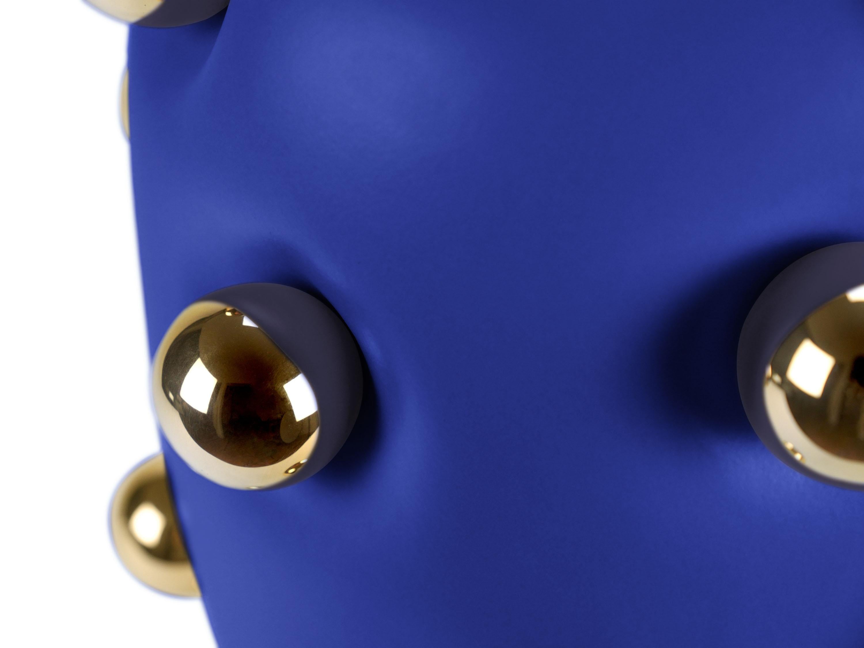 XXI secolo e contemporaneo Vaso contemporaneo in ceramica, forma organica Blu 24Kt Gold Spheres Fatto a mano, Italia in vendita