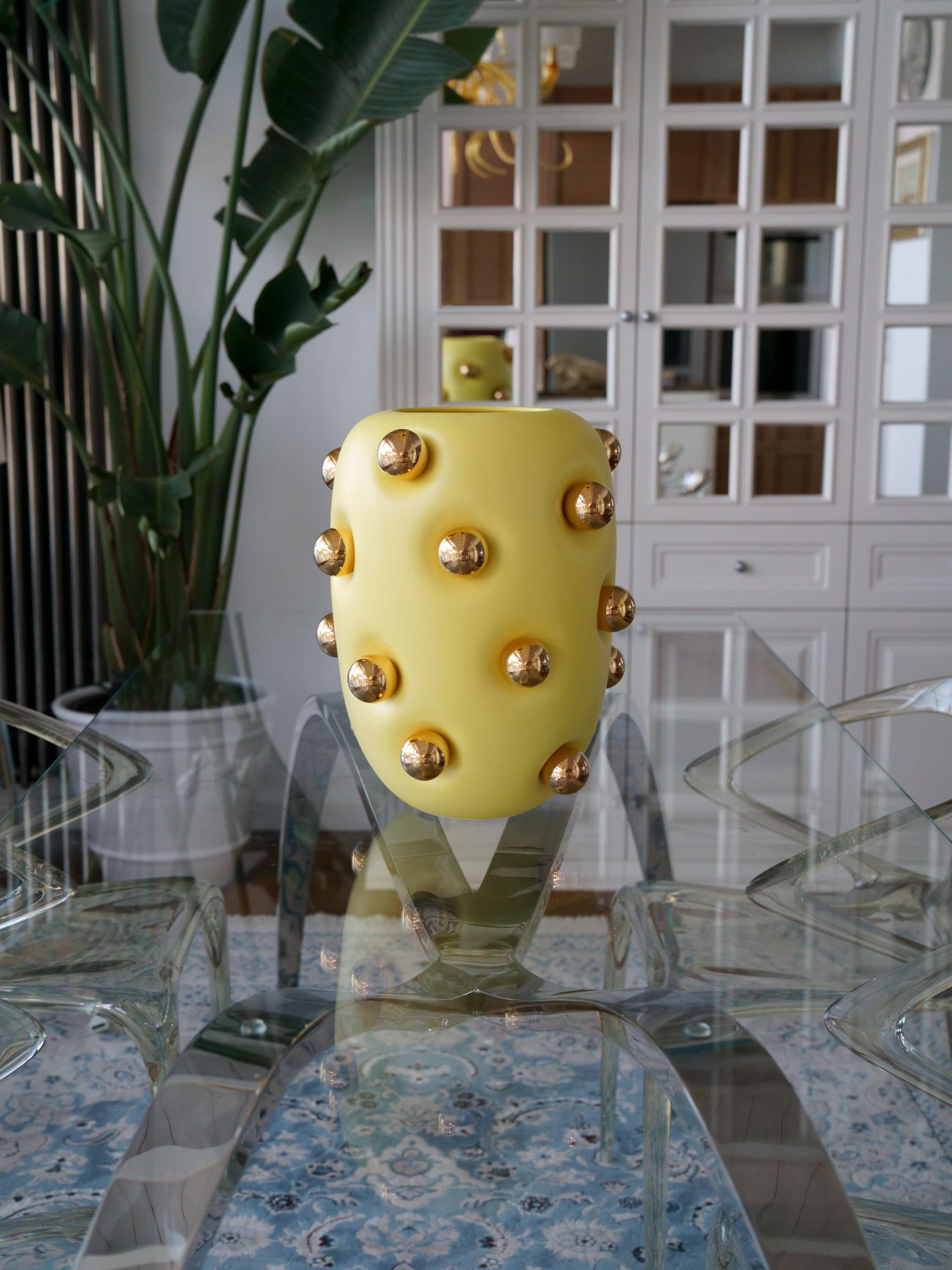 Placcato oro Vaso contemporaneo in ceramica, forma organica Blu 24Kt Gold Spheres Fatto a mano, Italia in vendita