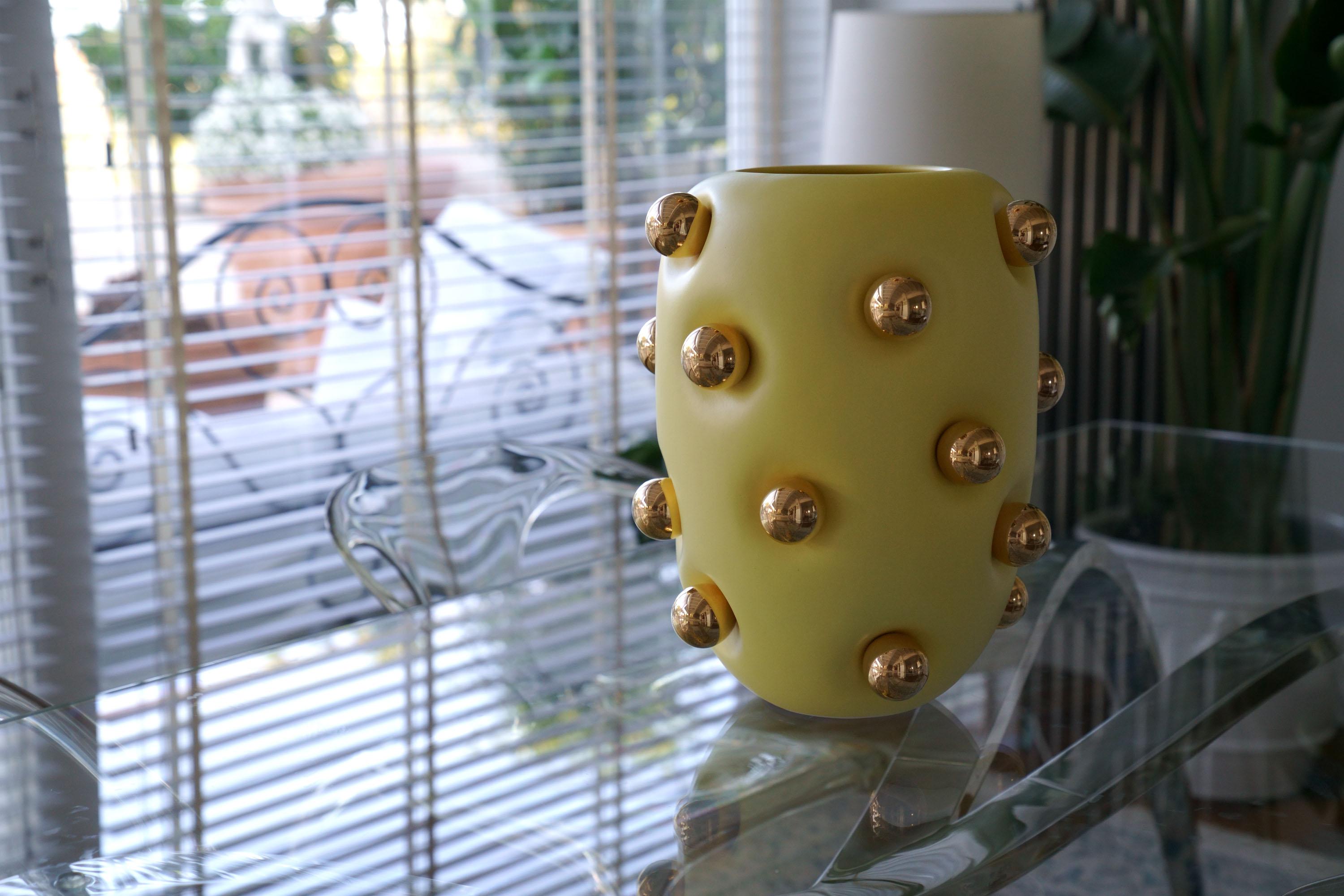 Vaso contemporaneo in ceramica, forma organica Blu 24Kt Gold Spheres Fatto a mano, Italia in vendita 1