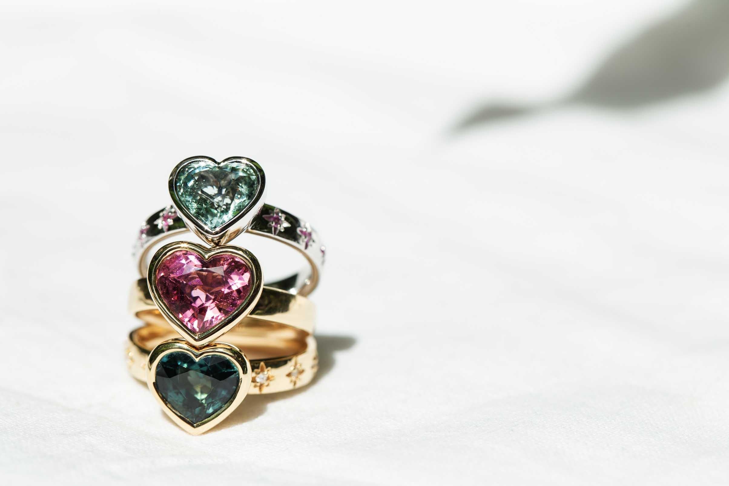 Contemporary Cerys 2.97 Carat Pink Tourmaline Heart Ring 18 Carat Gold For Sale 5