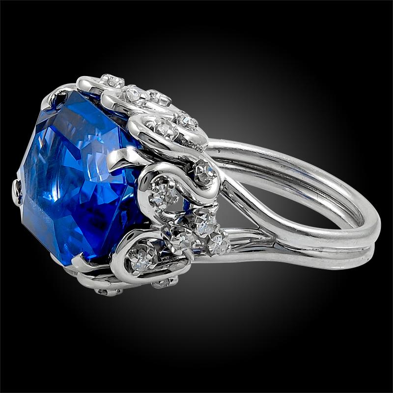 Women's Contemporary Ceylon Sapphire Diamond Ring 14.67 Carat For Sale