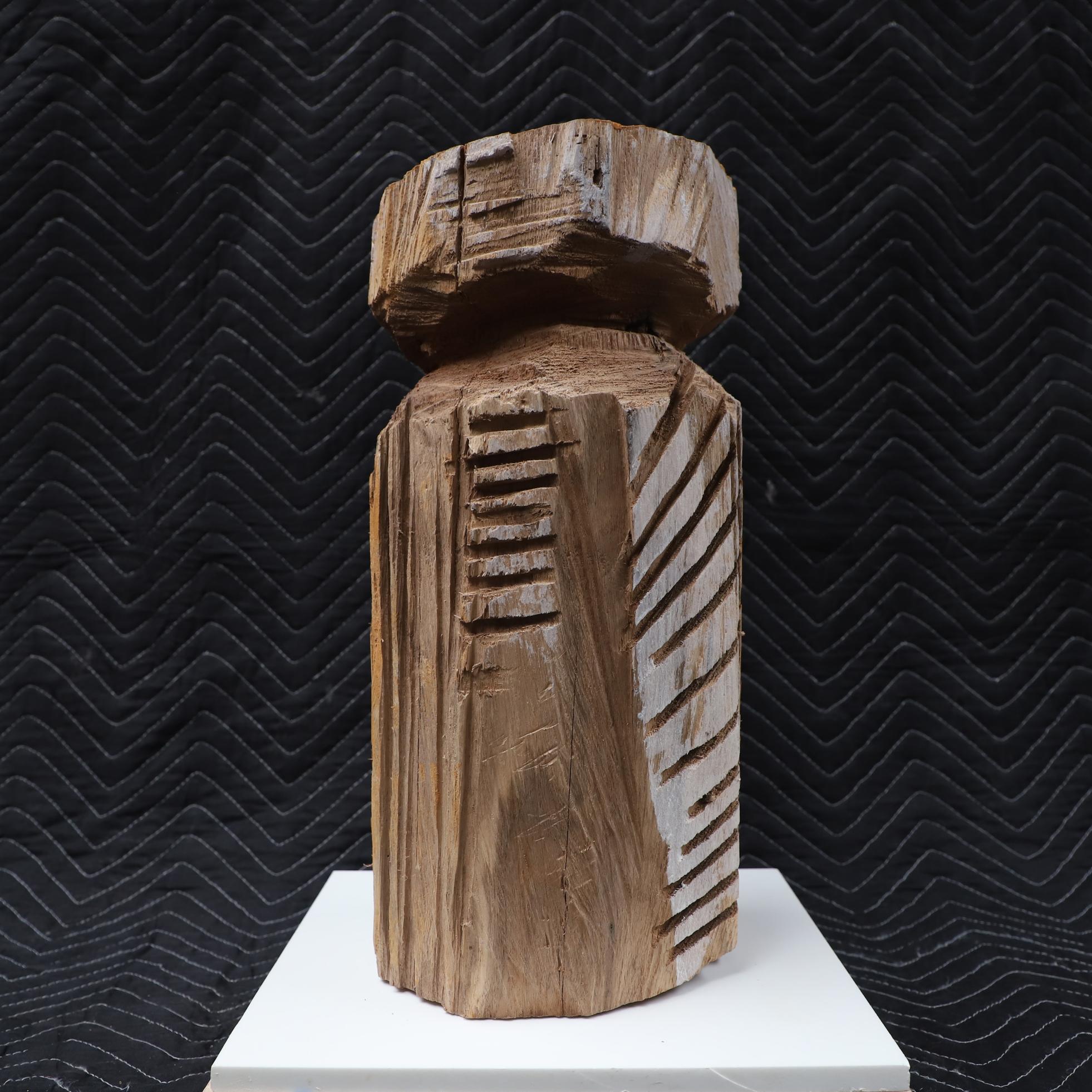 Escultura contemporánea de madera tallada con motosierra 008 by Studio Melrose Tallado en venta