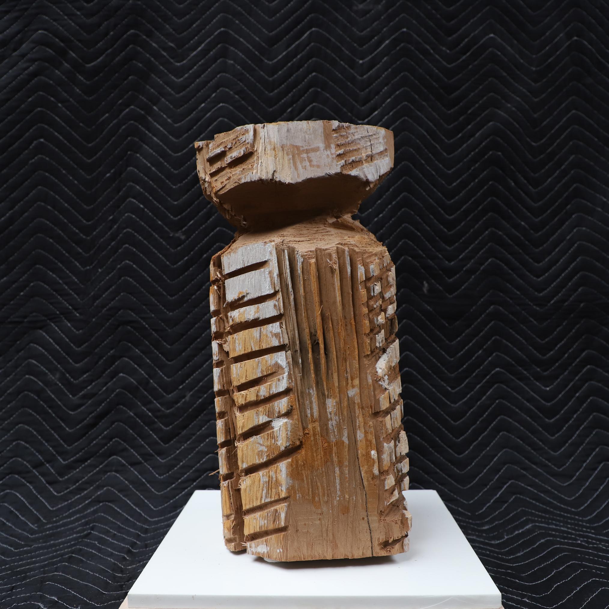 Escultura contemporánea de madera tallada con motosierra 004 by Studio Melrose Estadounidense en venta