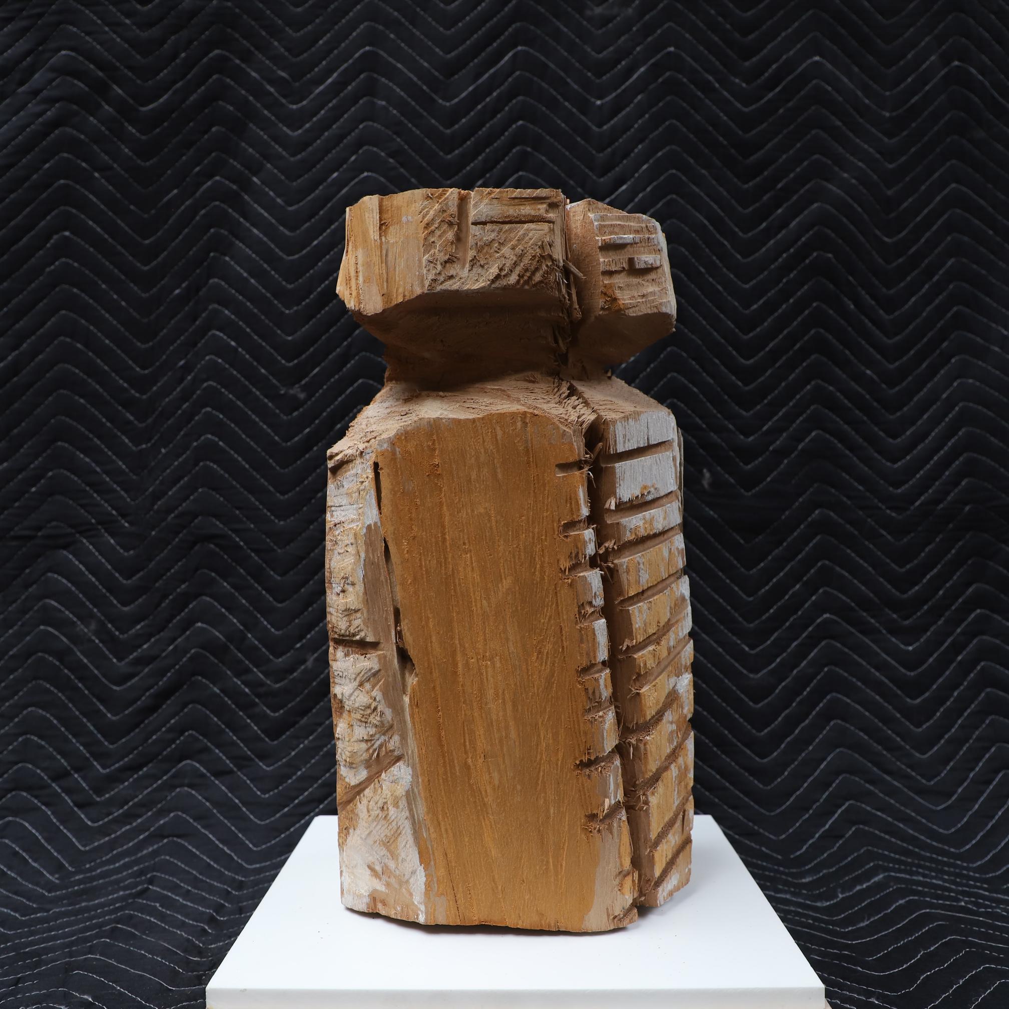 Escultura contemporánea de madera tallada con motosierra 004 by Studio Melrose Tallado a mano en venta