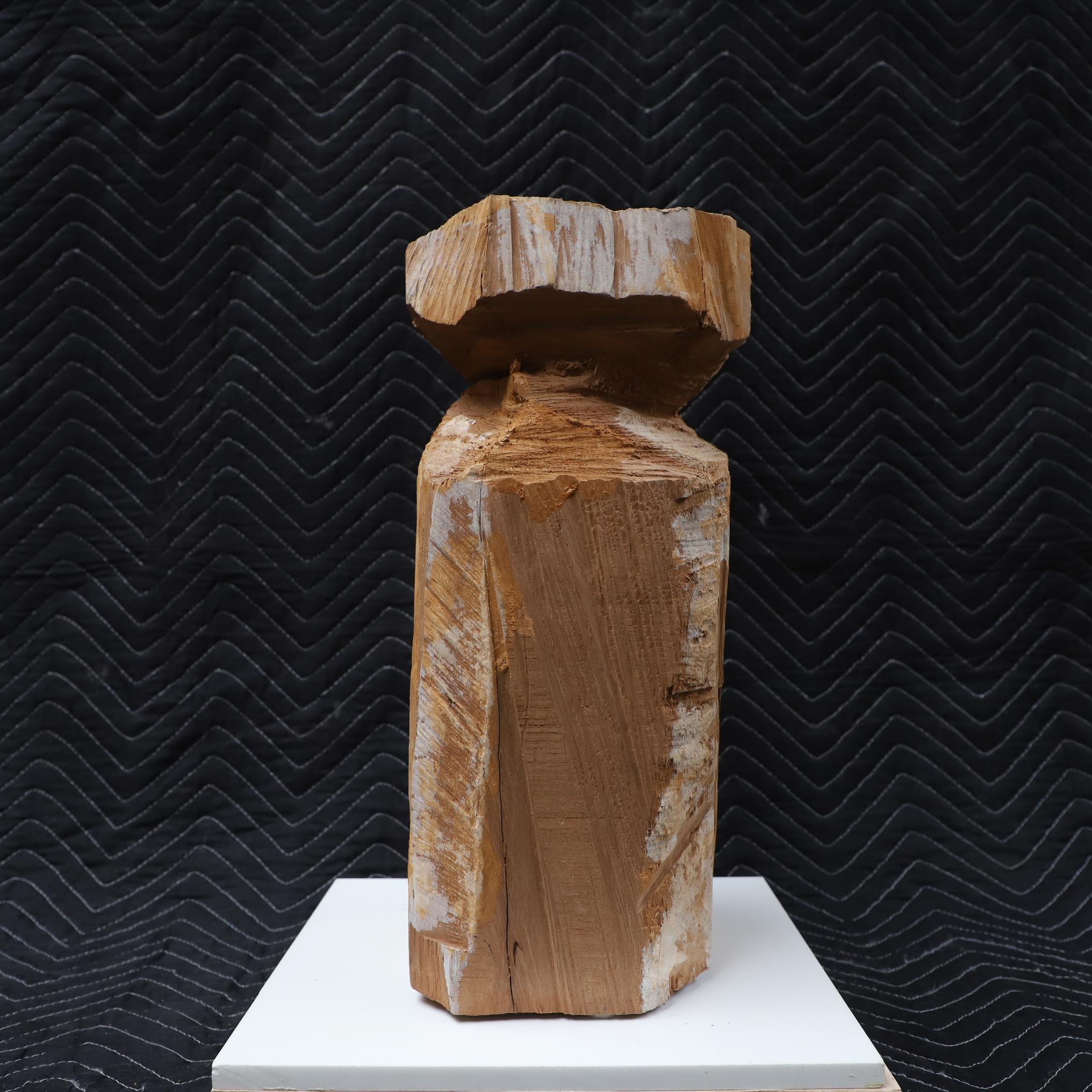 Escultura contemporánea de madera tallada con motosierra 004 by Studio Melrose en Excelente estado para la venta en Brooklyn, NY