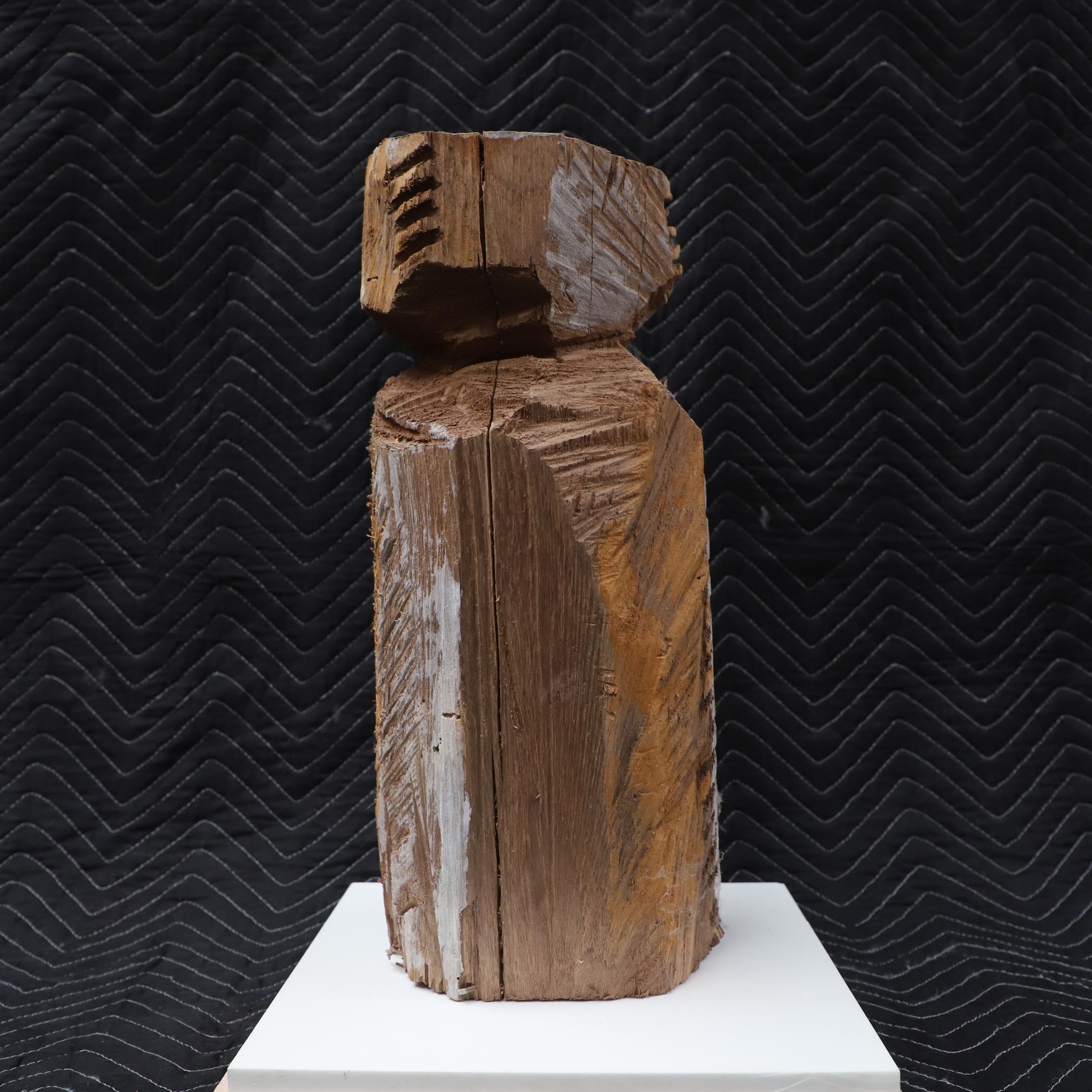 Escultura contemporánea de madera tallada Motosierras 005 by Studio Melrose en Excelente estado para la venta en Brooklyn, NY