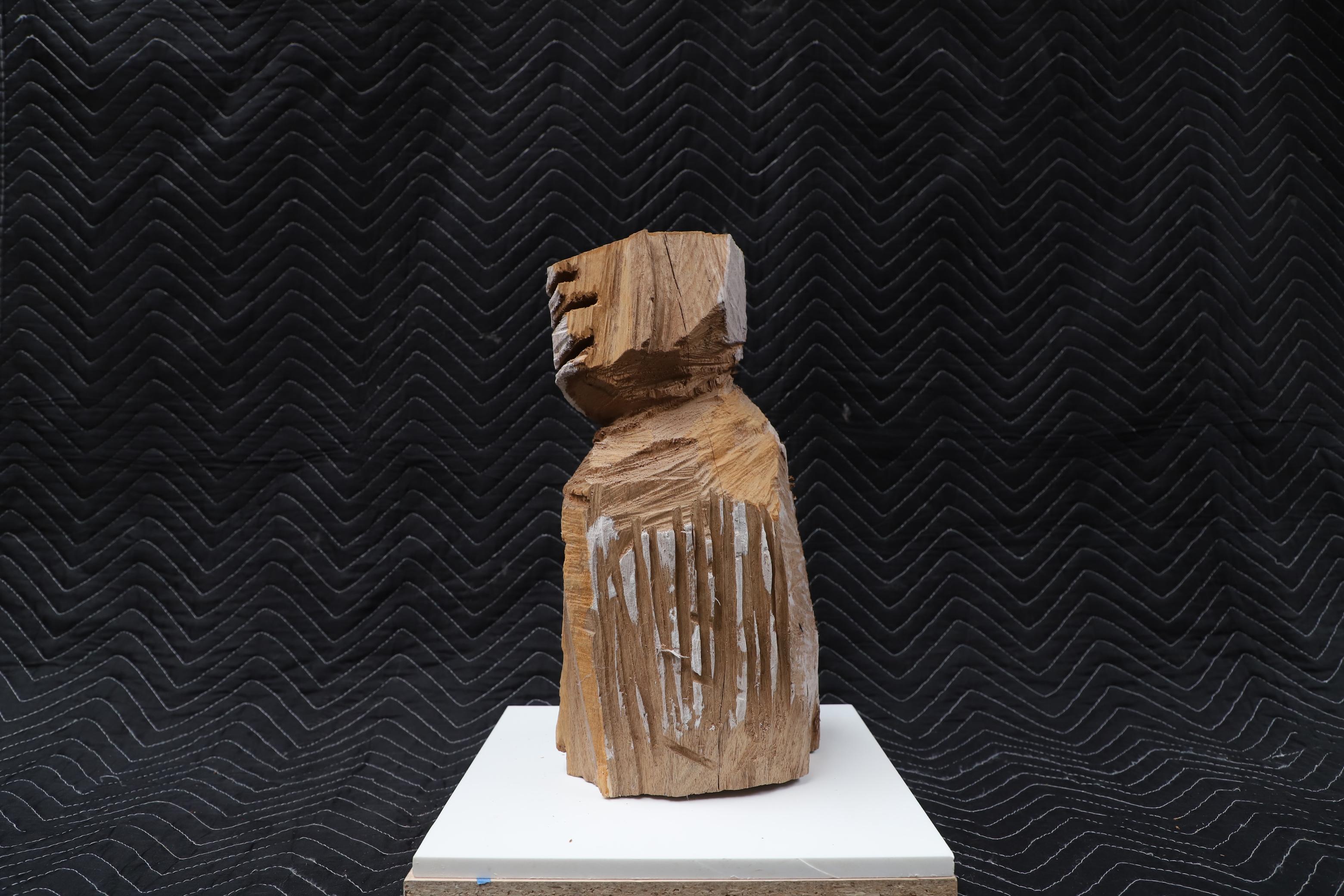 Escultura contemporánea de madera tallada con motosierra 006 by Studio Melrose Estadounidense en venta