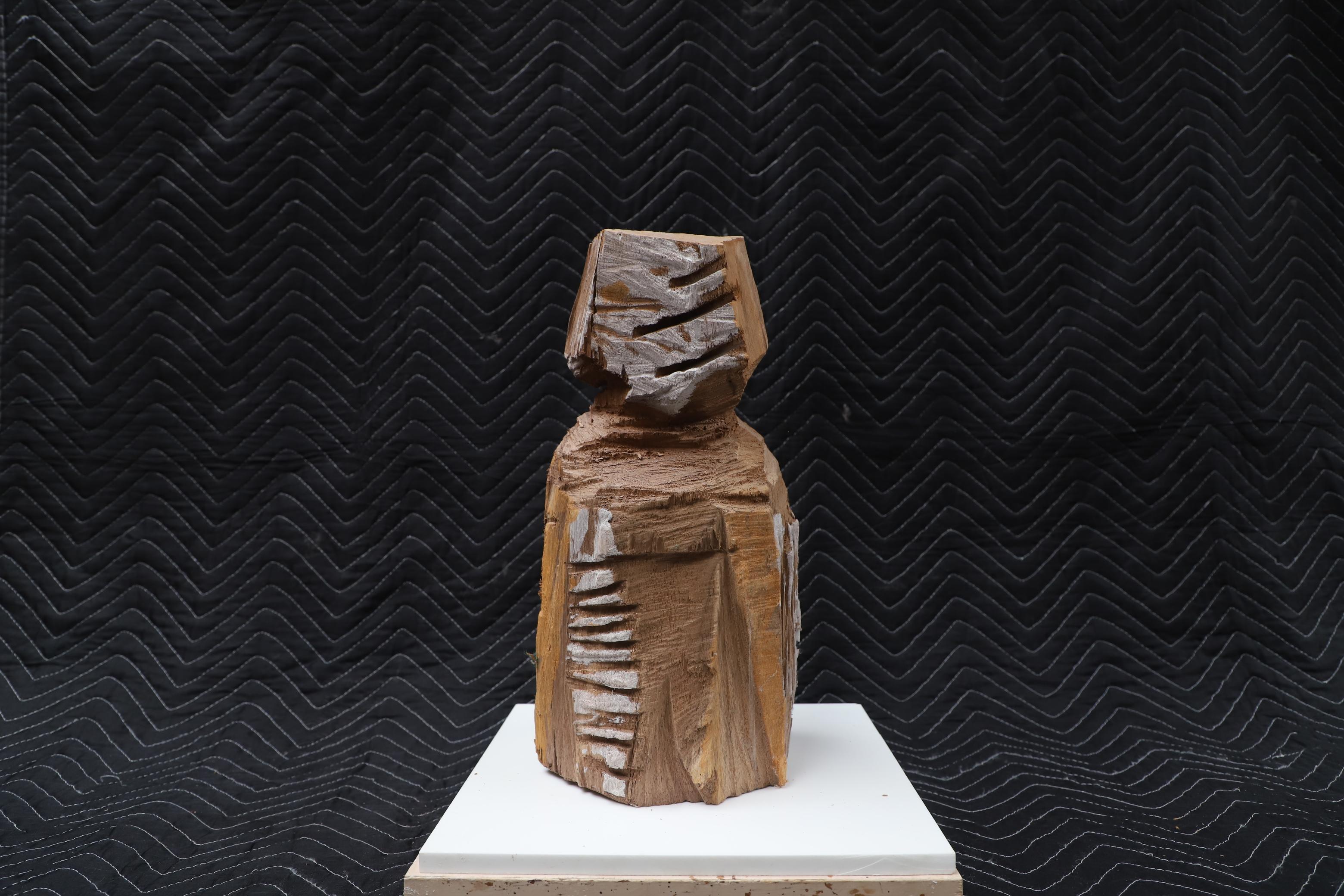 Escultura contemporánea de madera tallada con motosierra 006 by Studio Melrose en Excelente estado para la venta en Brooklyn, NY