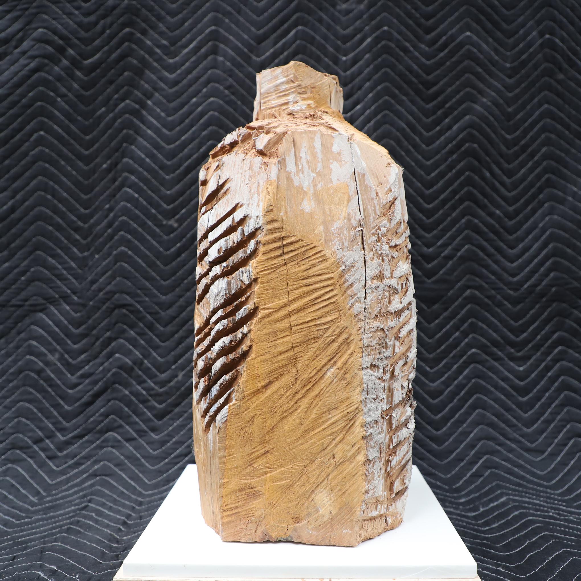 Escultura contemporánea de madera tallada Motosierras 009 by Studio Melrose Estadounidense en venta