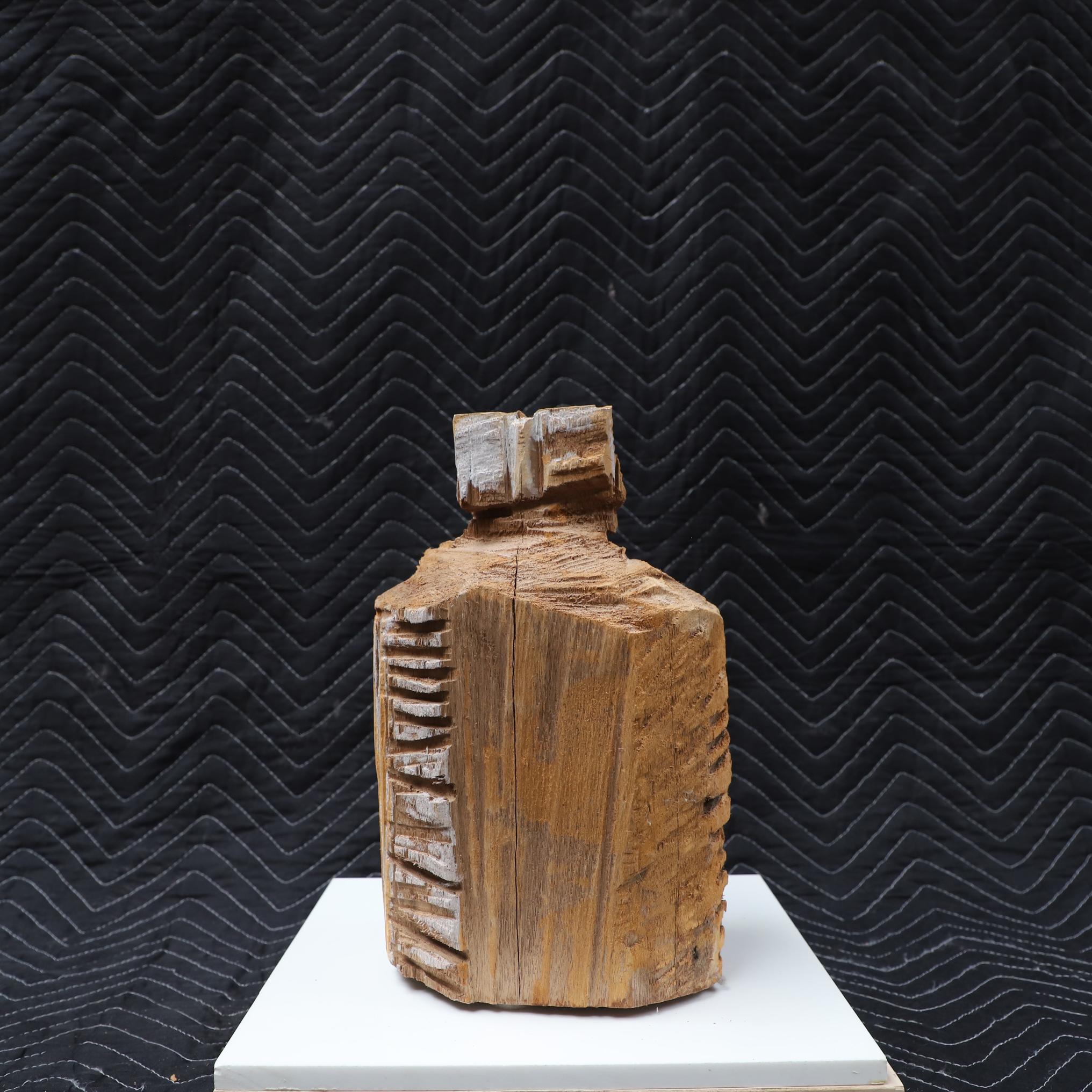 Contemporary Kettensäge geschnitzt Holzskulptur 011 von Studio Melrose (Handbemalt) im Angebot