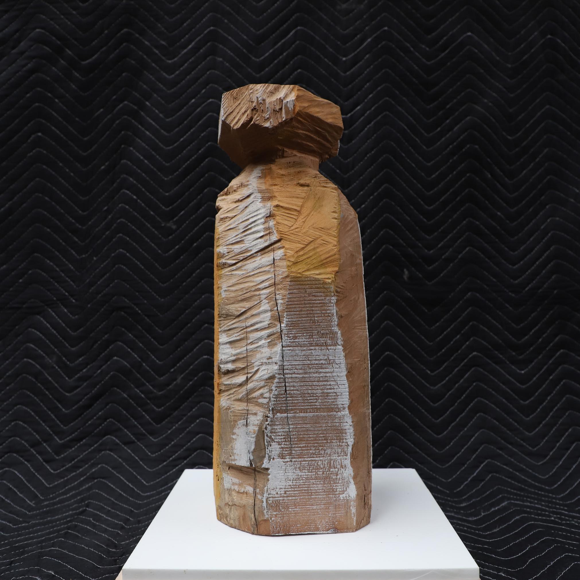 Estas esculturas de madera han sido talladas con motosierra por David Melrose y están hechas con un tronco macizo de nogal negro. 
Los 