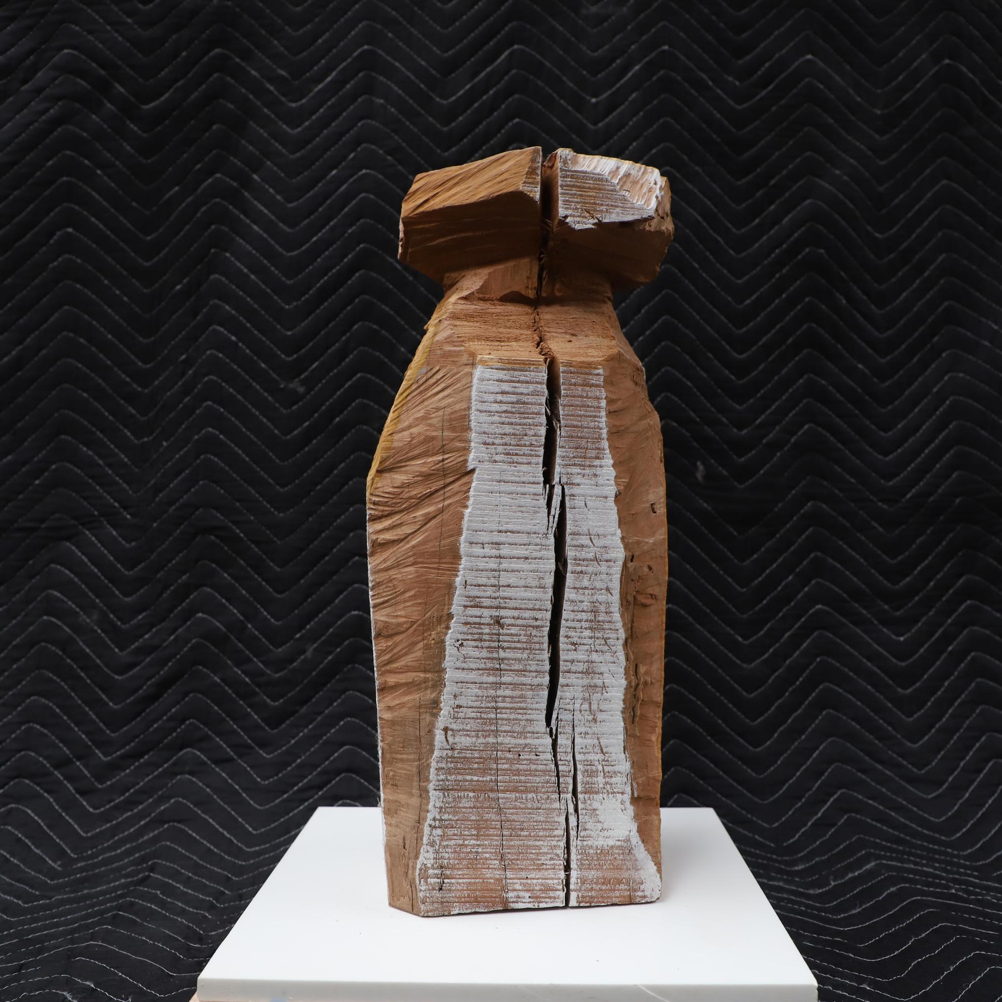 Escultura contemporánea de madera tallada con motosierra 012 by Studio Melrose en Excelente estado para la venta en Brooklyn, NY