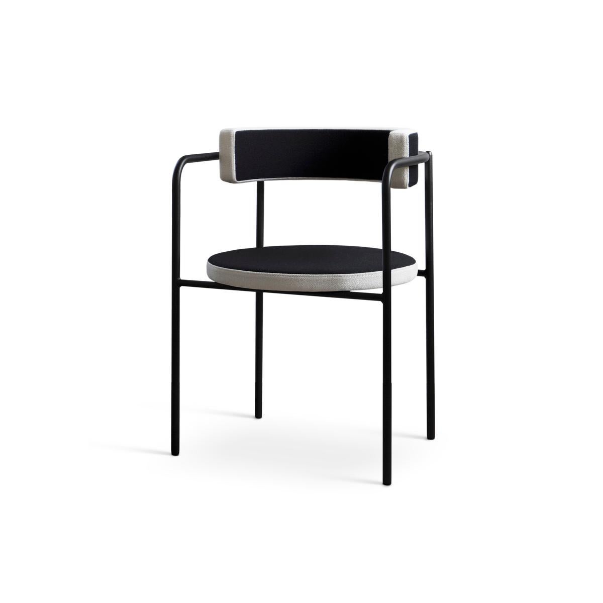 Organic Modern Contemporary Chair 'FF 4-Legs', Vidar Fabric, Black 1880 and White 1880 For Sale