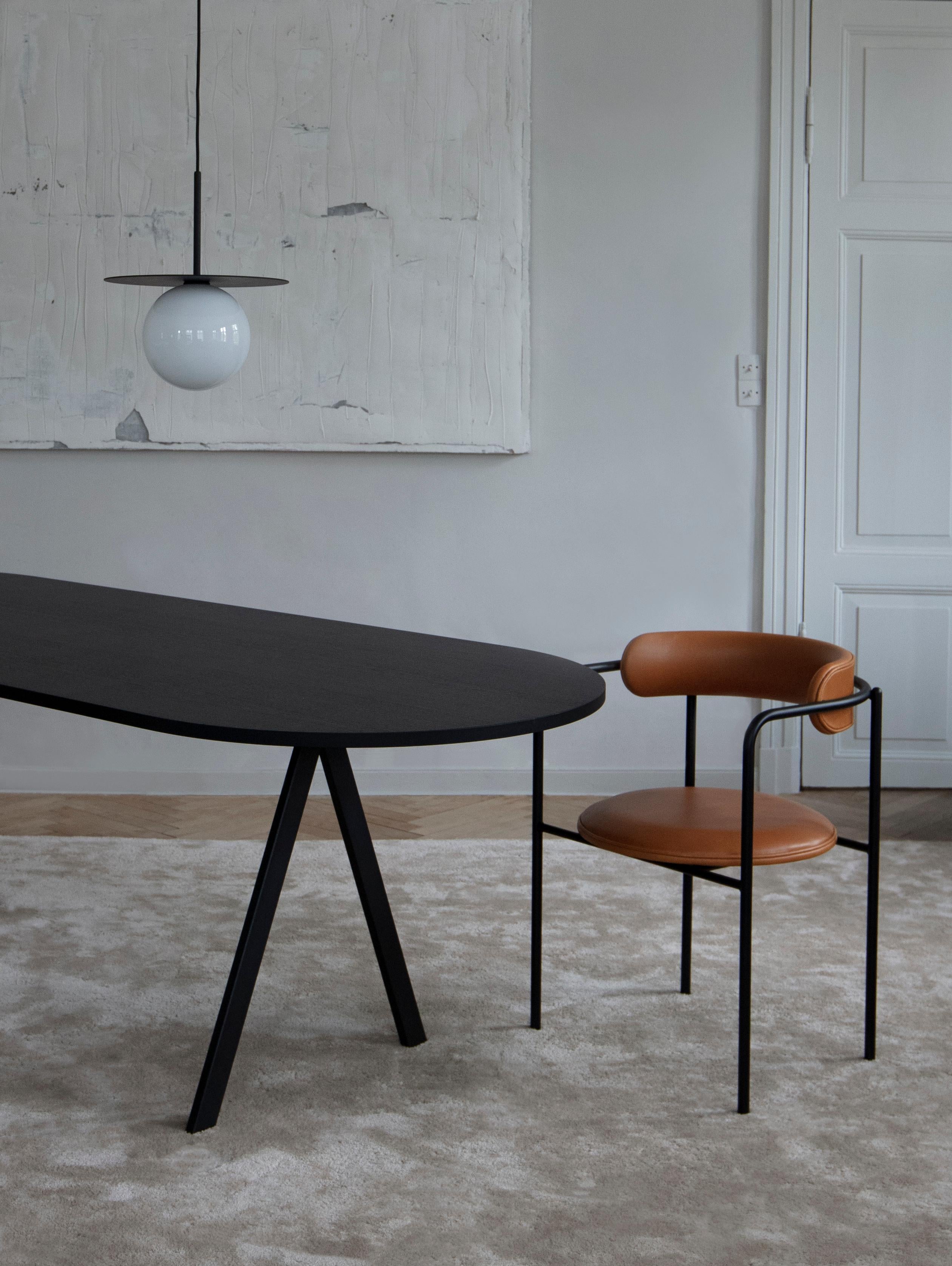 Chaise contemporaine 'FF 4 pieds', cadre noir, cuir Dakar, 0197 Neuf - En vente à Paris, FR