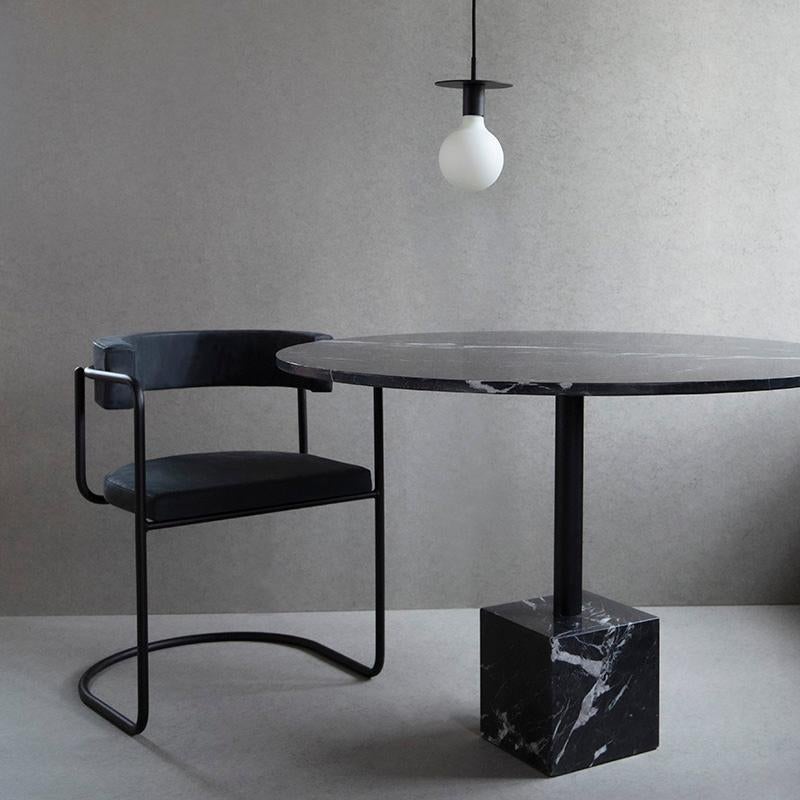 Chaise contemporaine 'FF 4 pieds', cadre noir, cuir Dakar, 0197 en vente 2