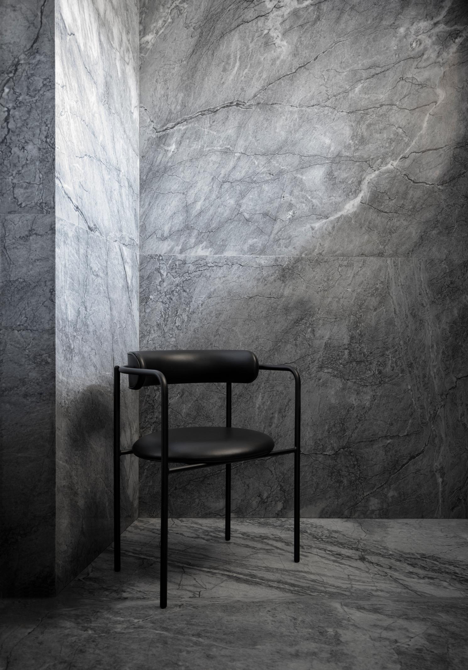 XXIe siècle et contemporain Chaise Contemporary 'FF 4-Legs', Full Black, Dakar Leather en vente