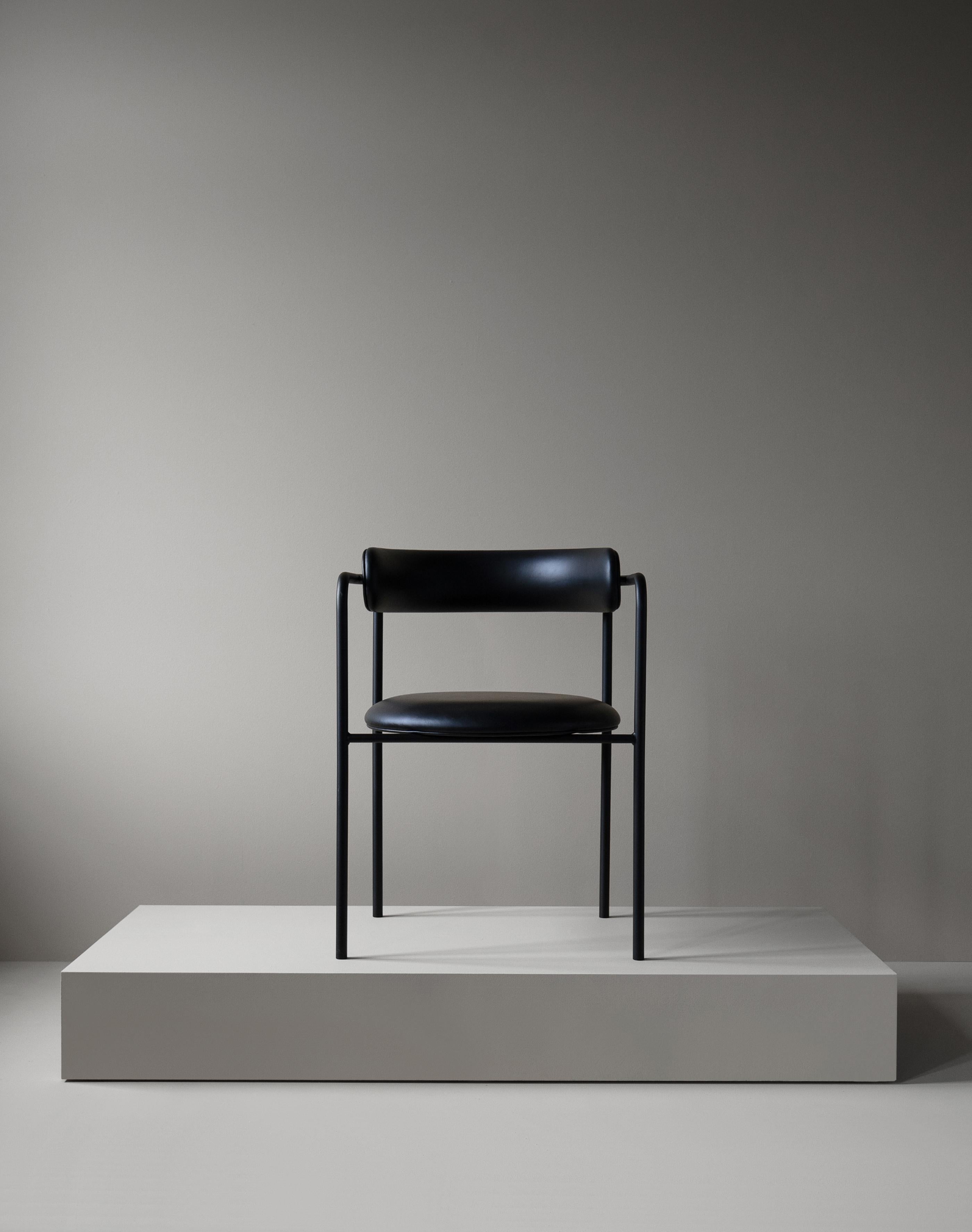 Organique Chaise Contemporary 'FF 4-Legs', Full Black, Dakar Leather en vente