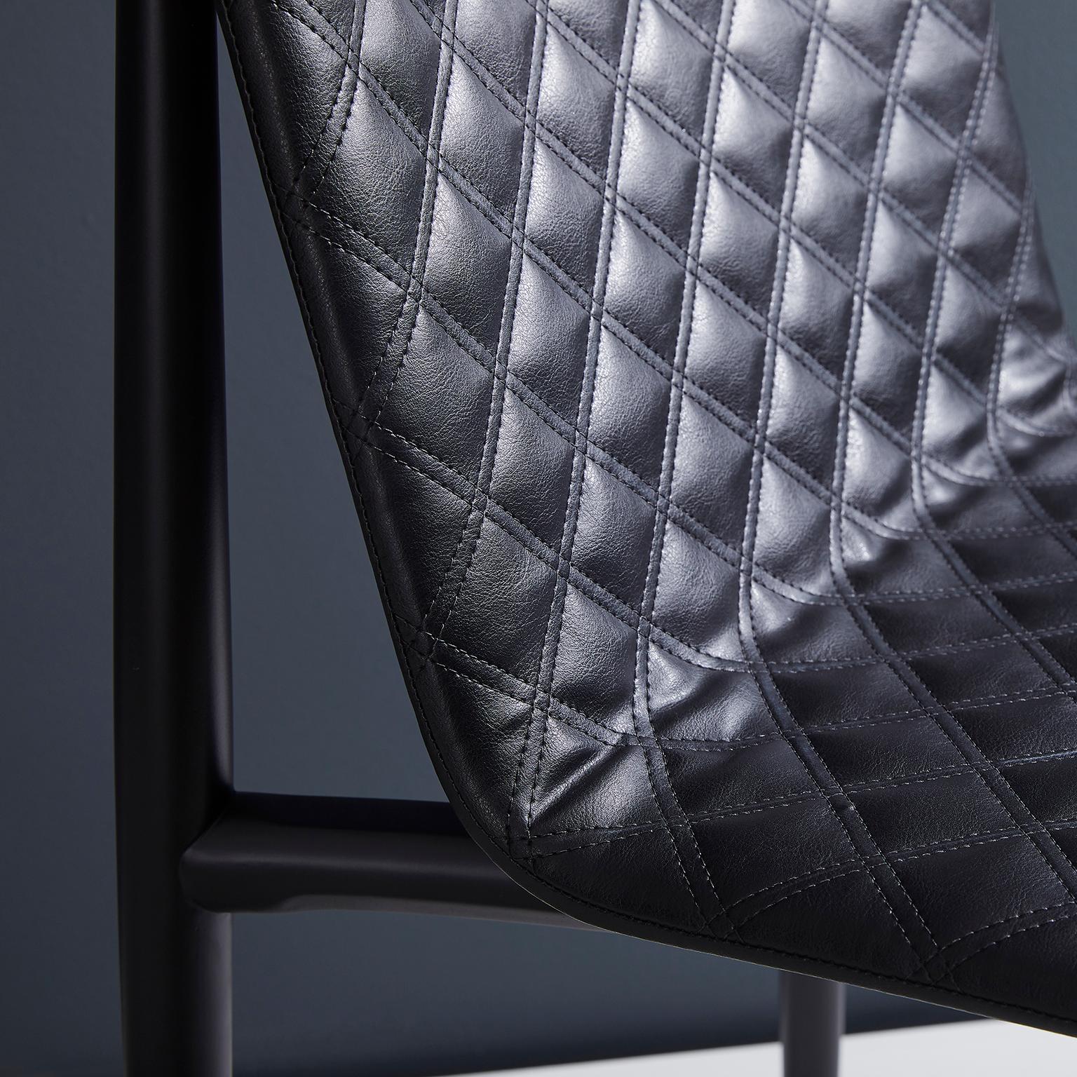 Contemporary Chair aus Massivholz, gepolstert mit Leder oder Textilien im Angebot 7