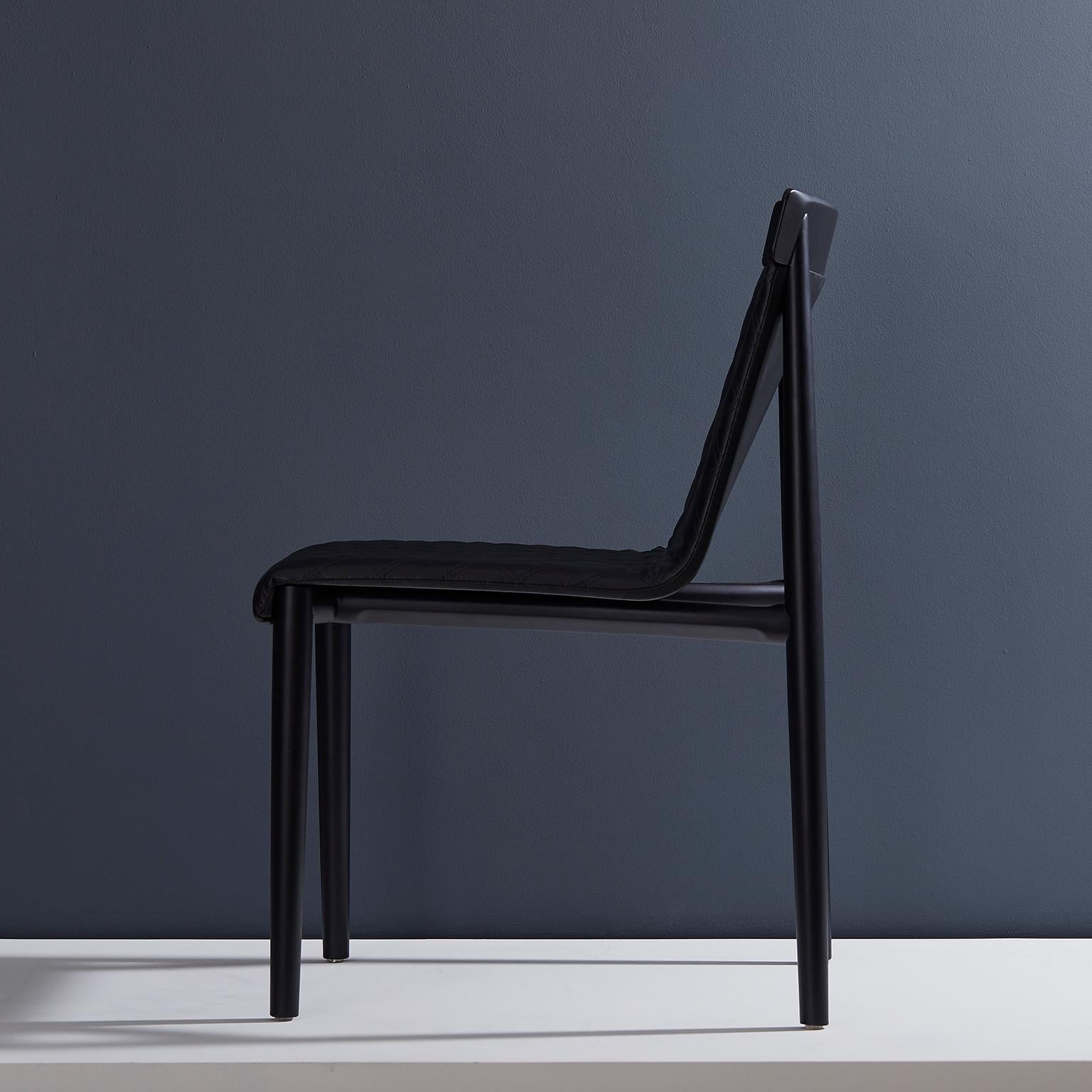 Contemporary Chair aus Massivholz, gepolstert mit Leder oder Textilien im Angebot 3