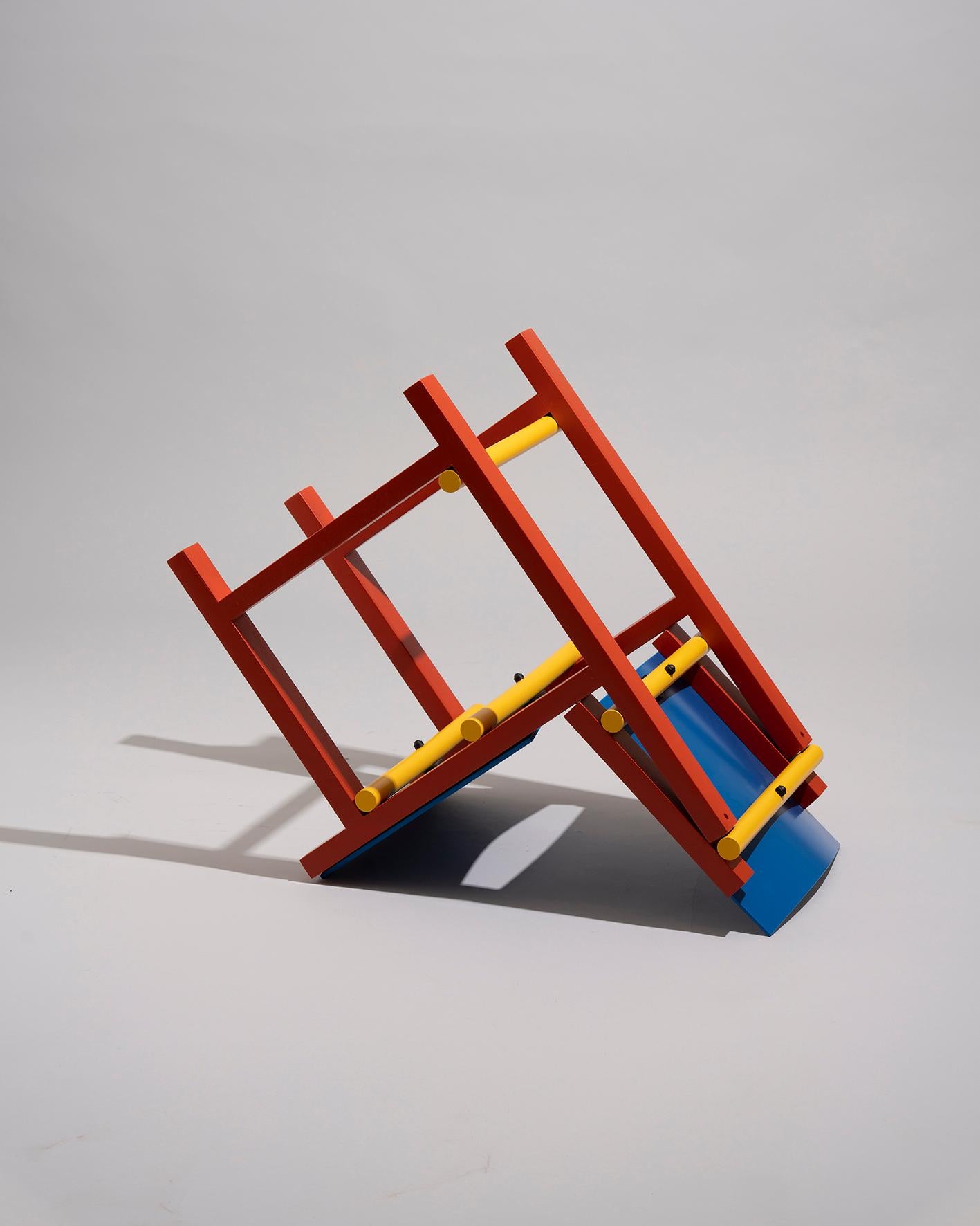 Moderne Chaise contemporaine moderne en bois rouge, bleu et jaune par Marc Morro  en vente