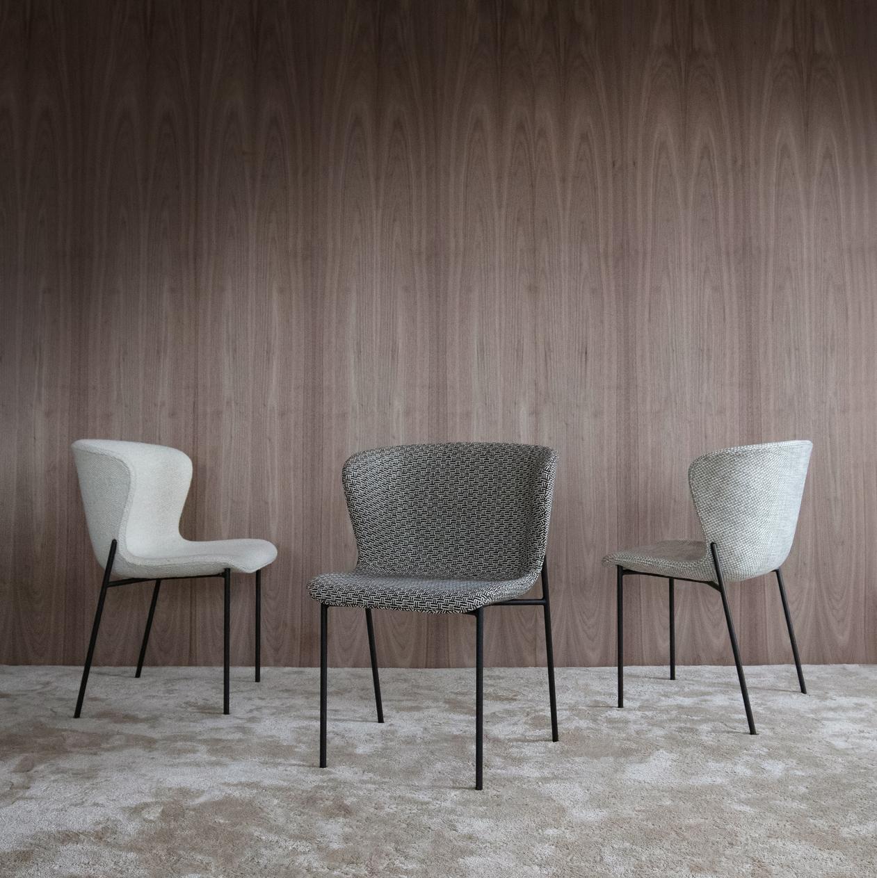 Sedia Contemporary 'Pipe' Struttura nera, tessuto A Joy in vendita 1
