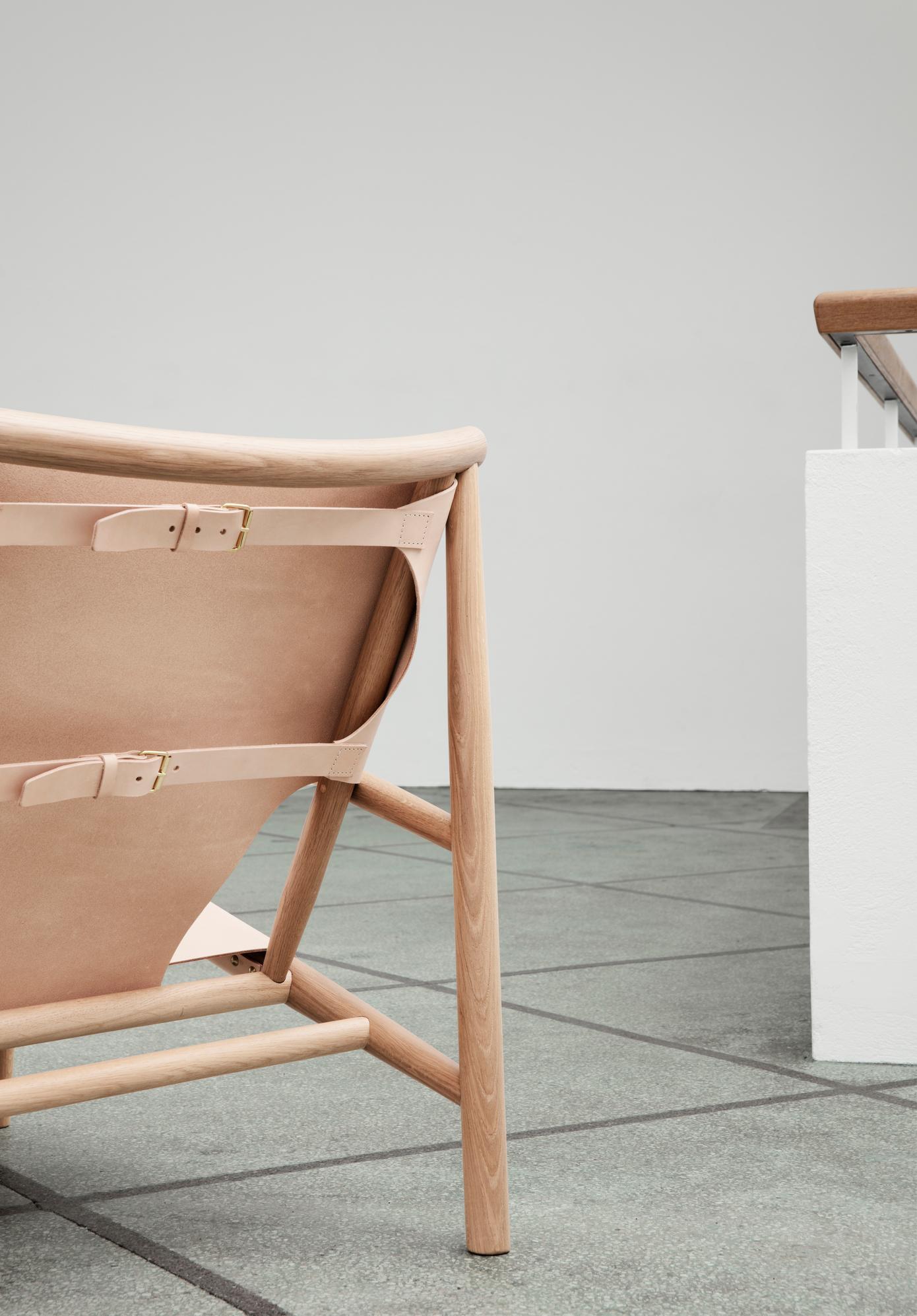 Chaise contemporaine 'Samurai' par Norr11, Chêne naturel et cuir Nature Neuf - En vente à Paris, FR