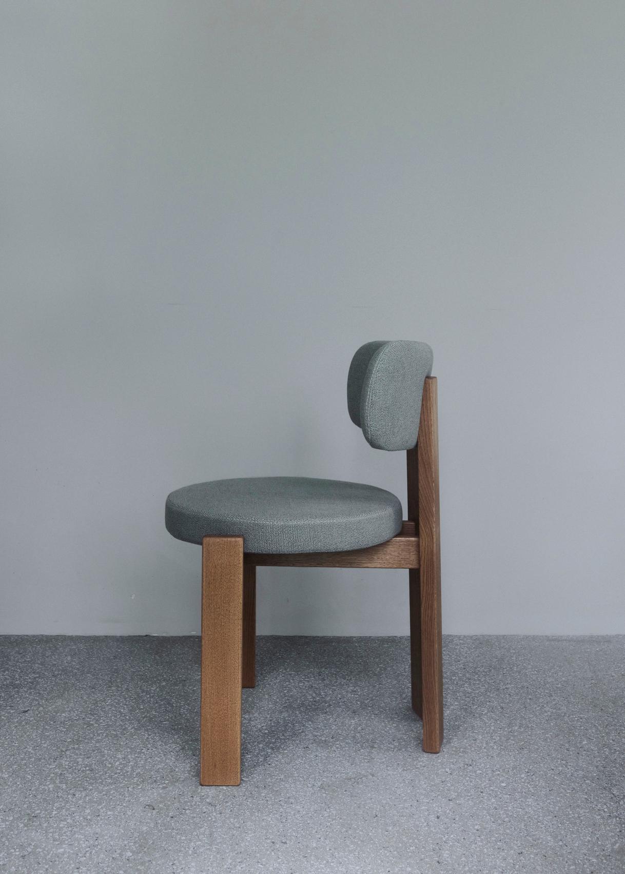 Chaise contemporaine 'TR' par Fora Projects, Oak Brown, Vidar col.1511 5