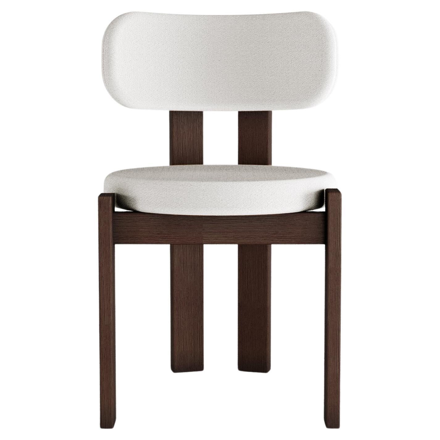 Chaise de salle à manger TR par Fora Projects 
Conçu par Theresa Rand

Matériau : Chêne massif

Modèle présenté : chêne brun foncé / tissu : Kvadrat, Vidar 4 col.1511
Différents tissus disponibles

Dimensions :

H. 78 x L. 54 x L. 49 cm / Siège 45