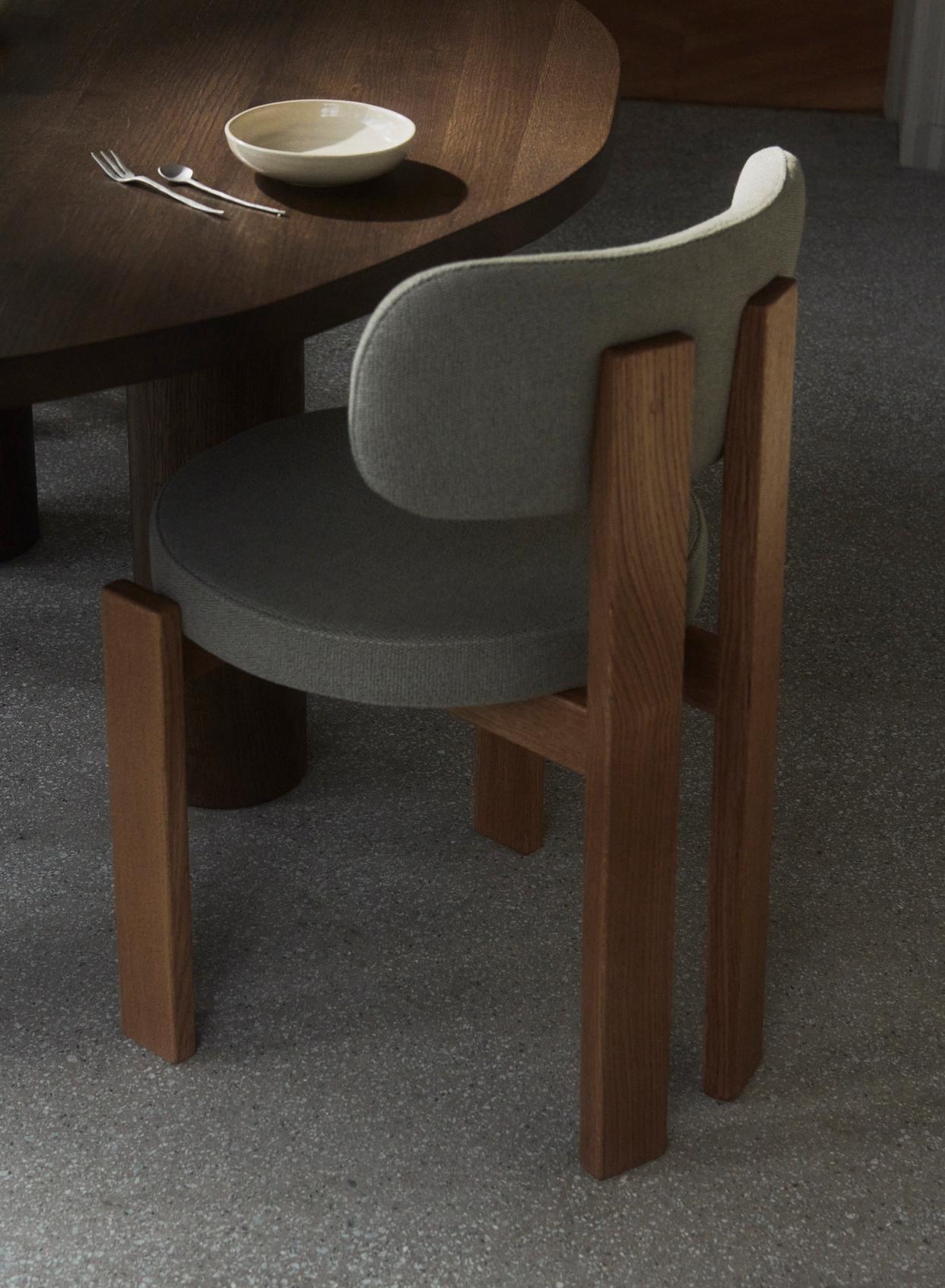 Chaise contemporaine 'TR' par Fora Projects, Oak Brown, Vidar col.1511 Neuf à Paris, IDF