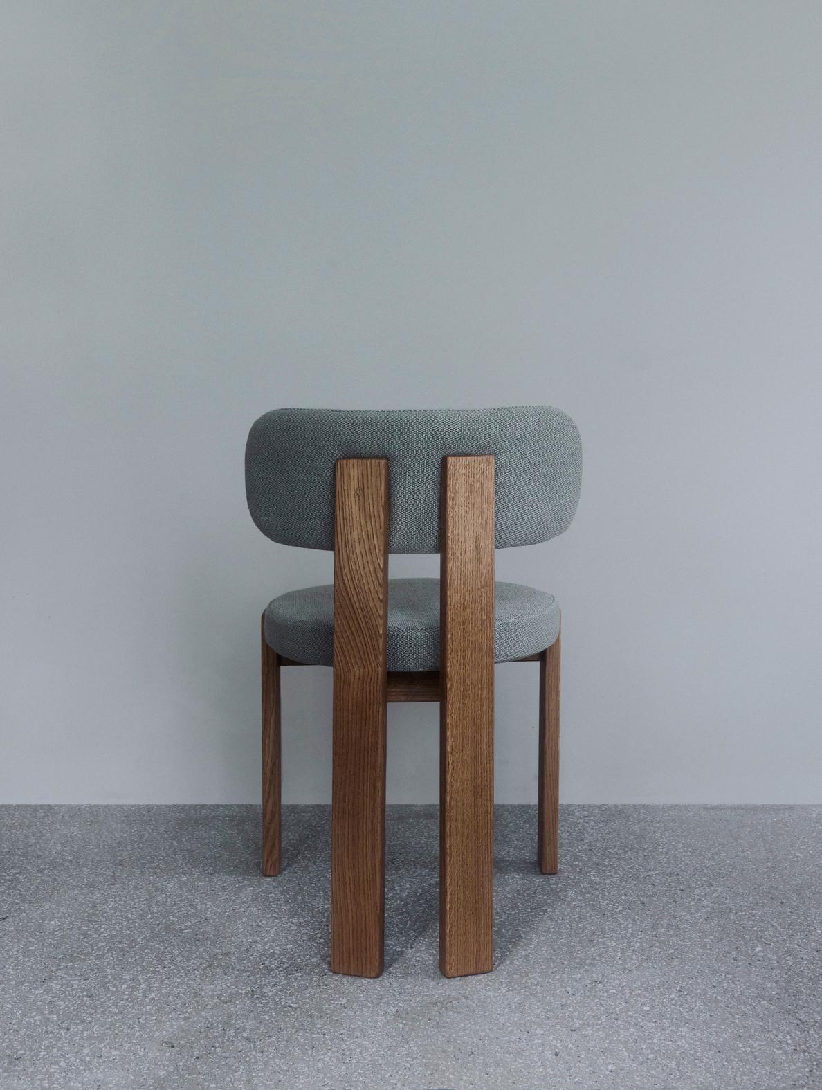 Chaise contemporaine 'TR' par Fora Projects, Oak Brown, Vidar col.1511 2