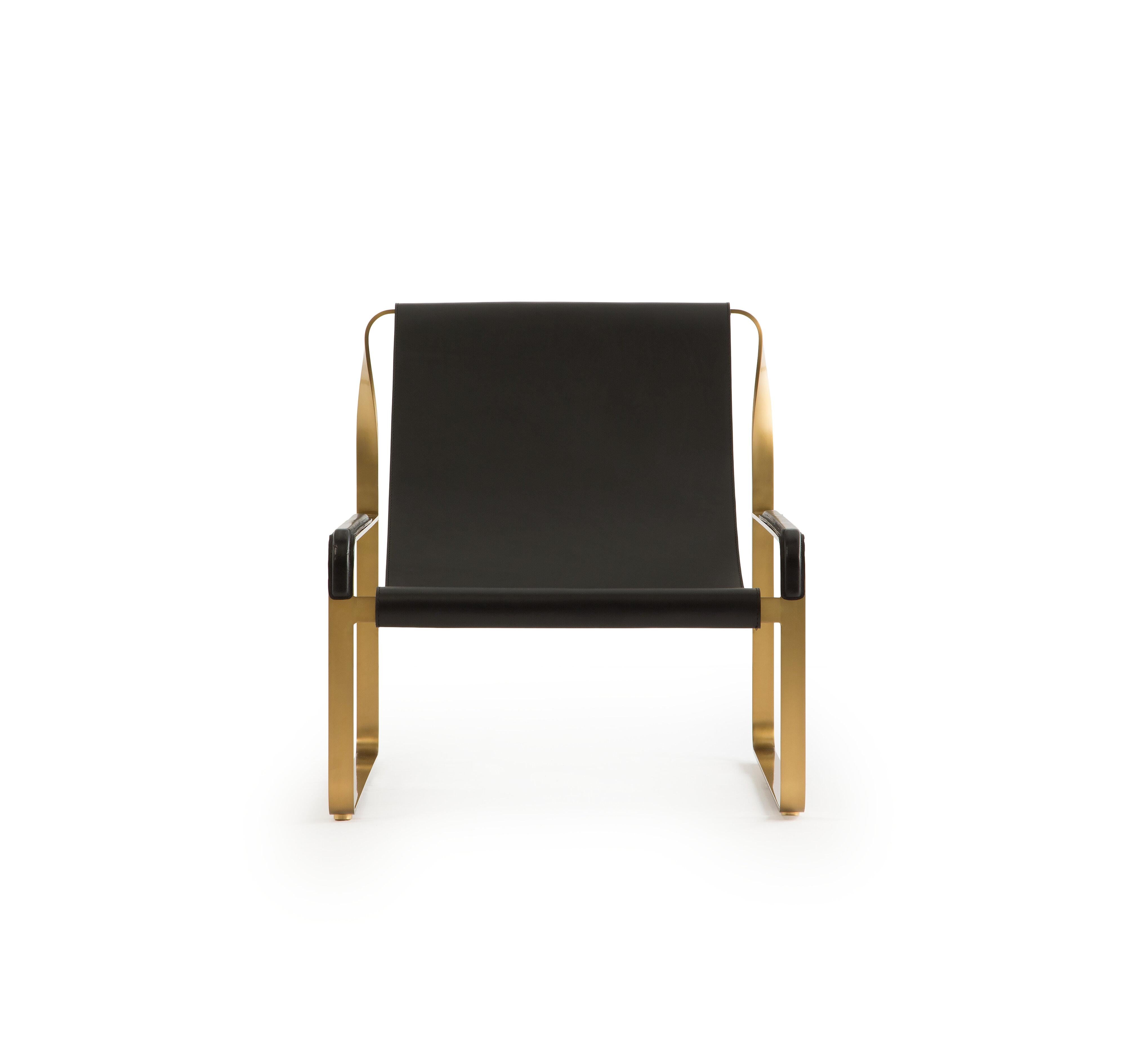 Klassische zeitgenössische handgefertigte Chaiselongue-Sessel aus Messing, Metall und schwarzem Leder (Moderne) im Angebot