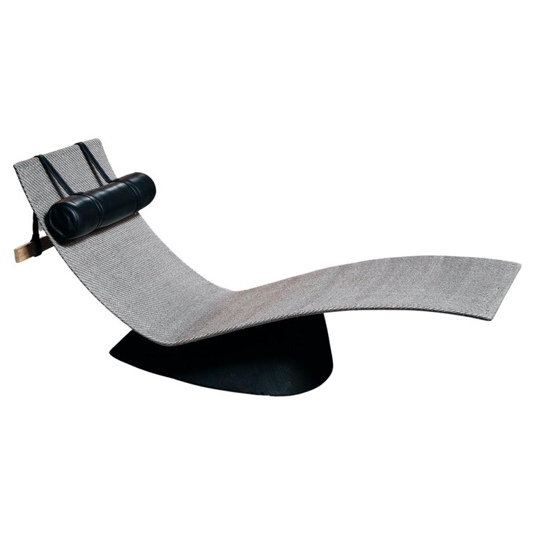 Chaise longue contemporaine « Cherlon » de Carmworks, tissu en cuivre En  vente sur 1stDibs