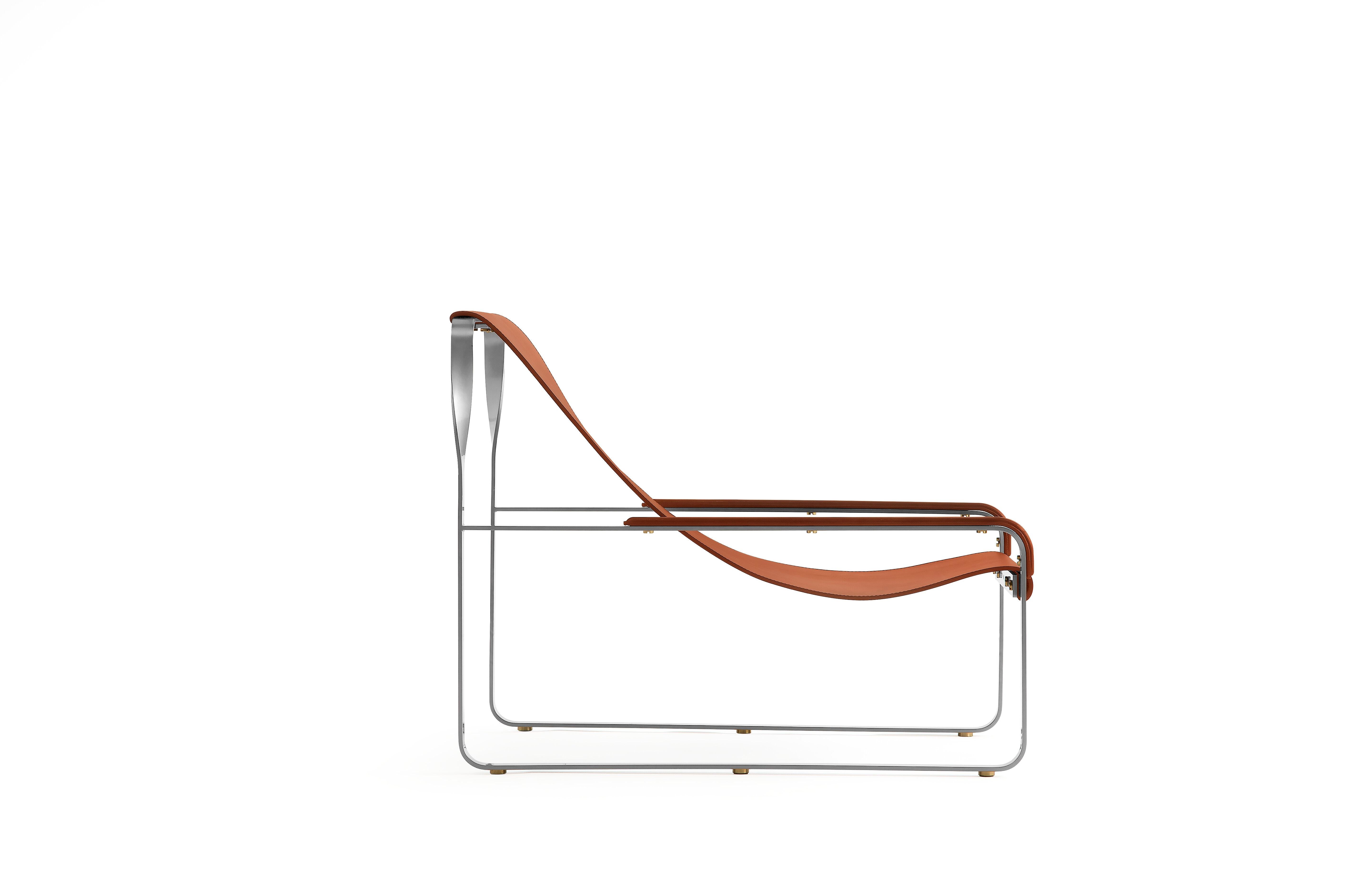 Handgefertigte Contemporary Chaise Lounge aus altsilbernem Metall und naturfarbenem Leder (Moderne) im Angebot