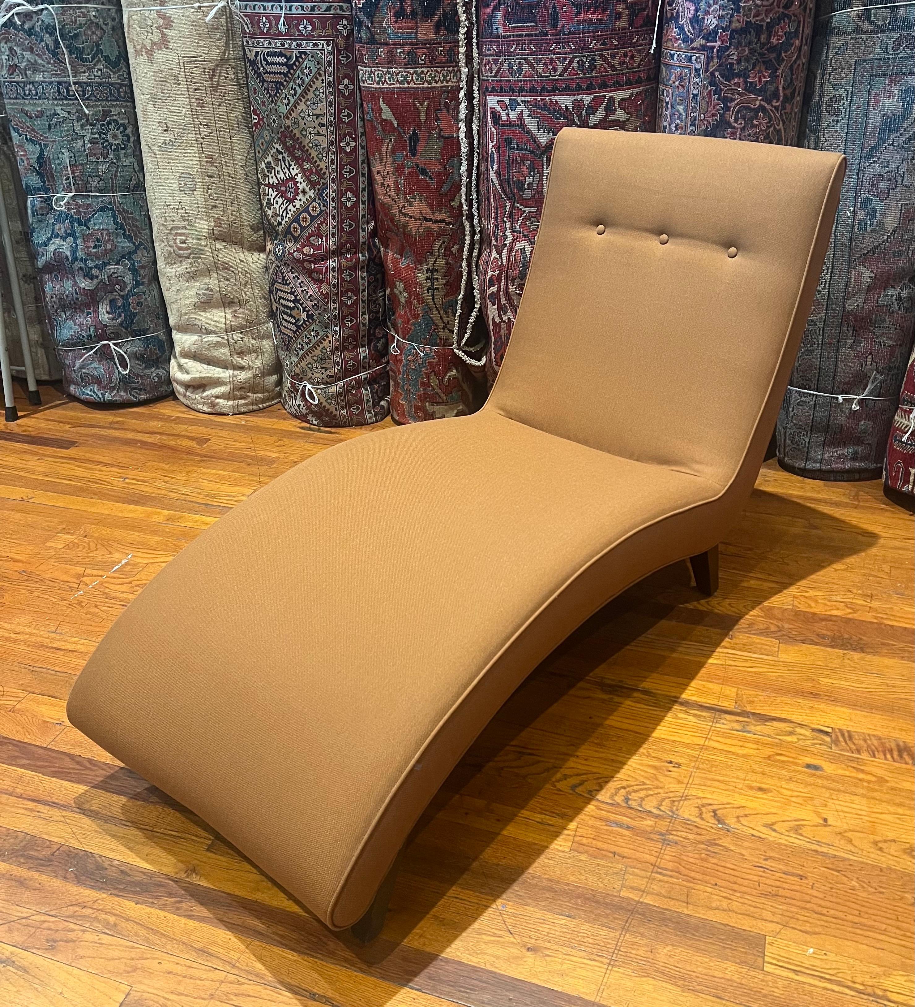 Contemporary chaise Lounge in Rust Fabric by Room and Board In Good Condition In San Diego, CA