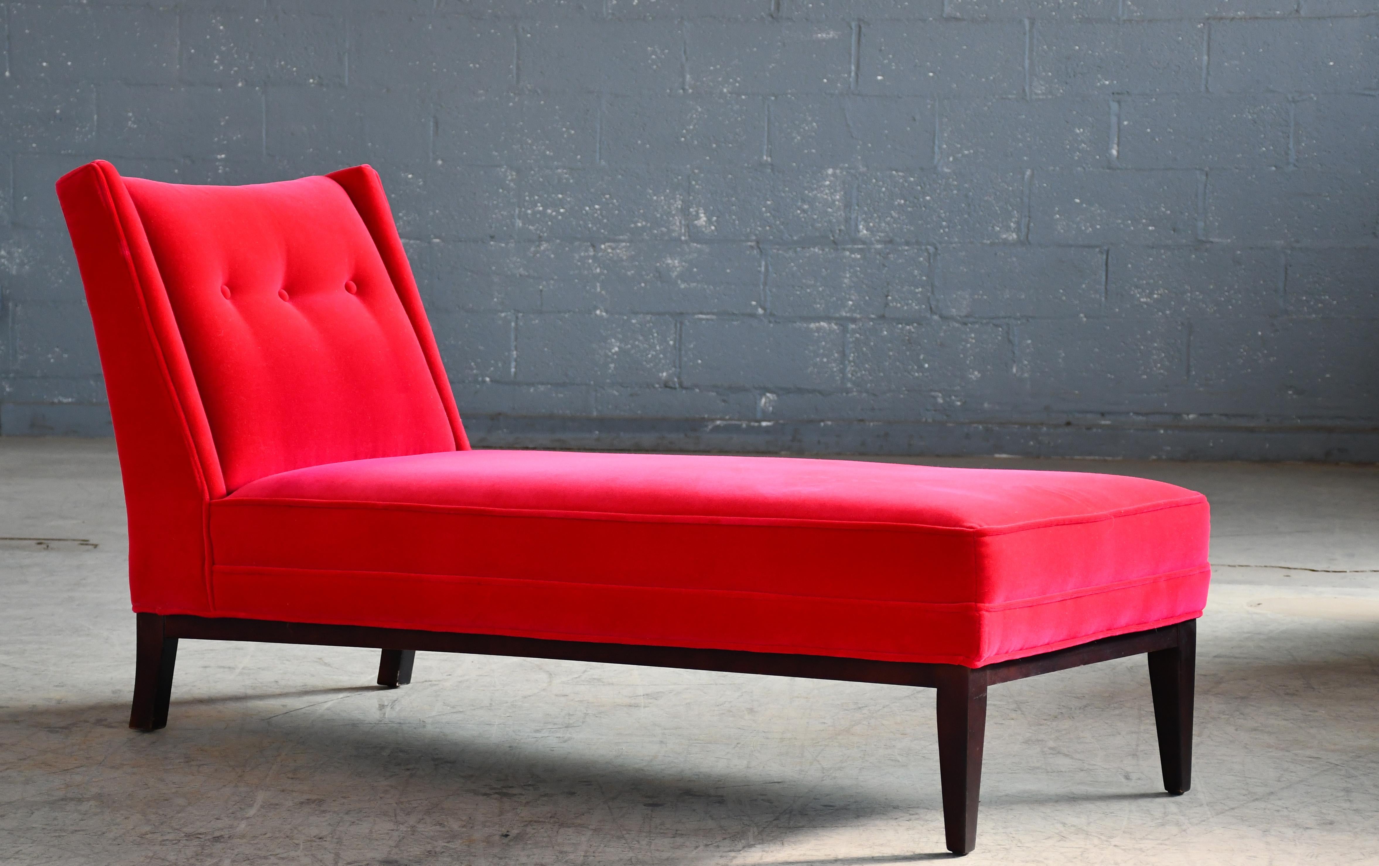 Contemporary Chaise Lounge Model 