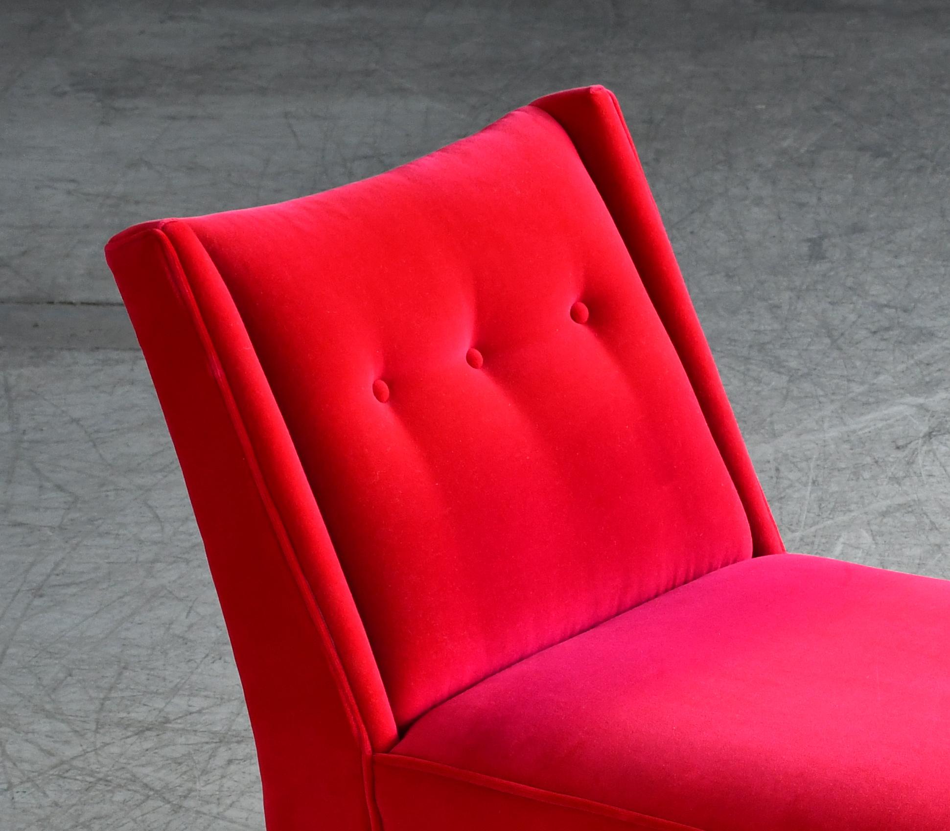 Velvet Contemporary Chaise Lounge Model 