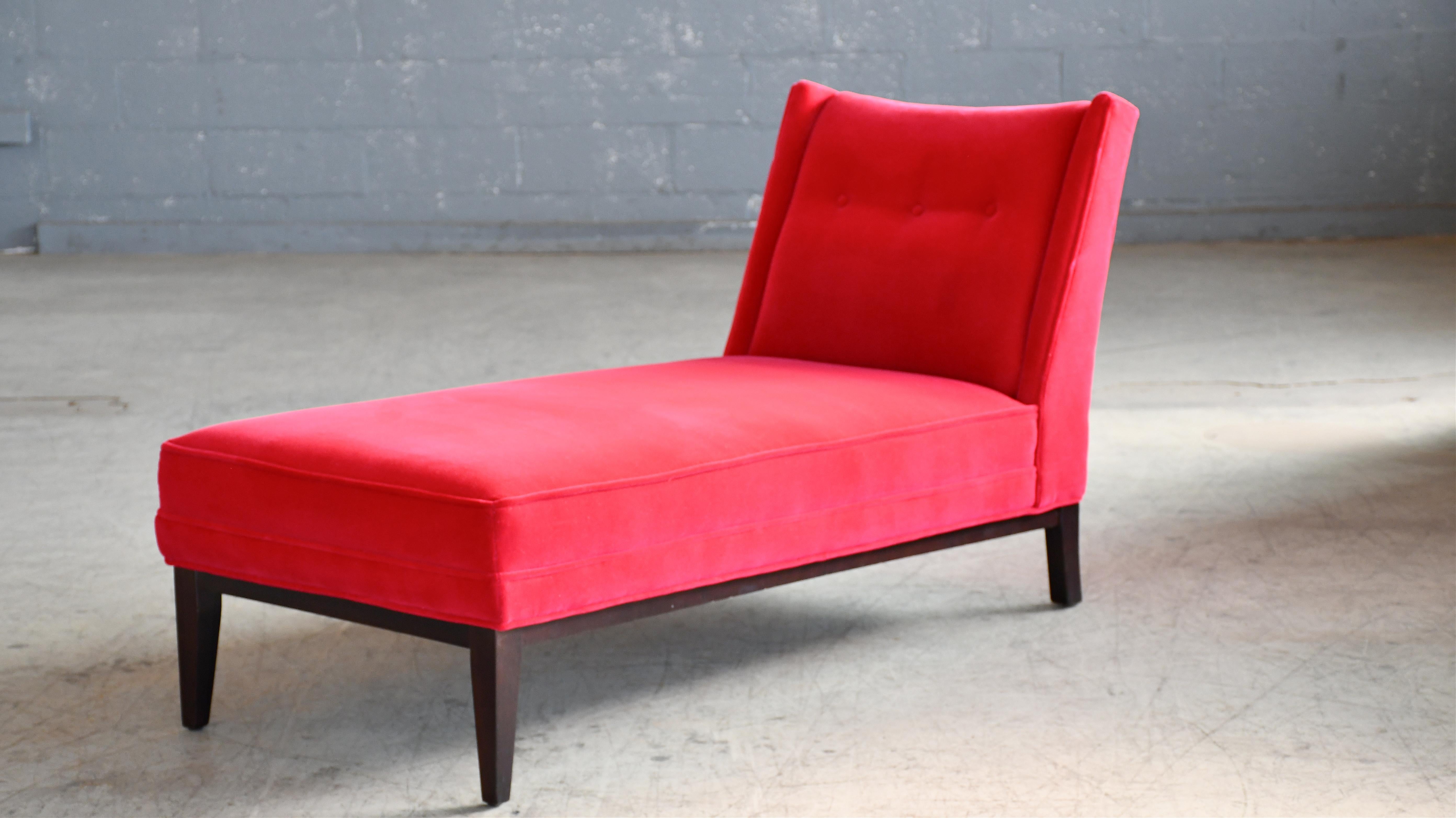 Contemporary Chaise Lounge Model 